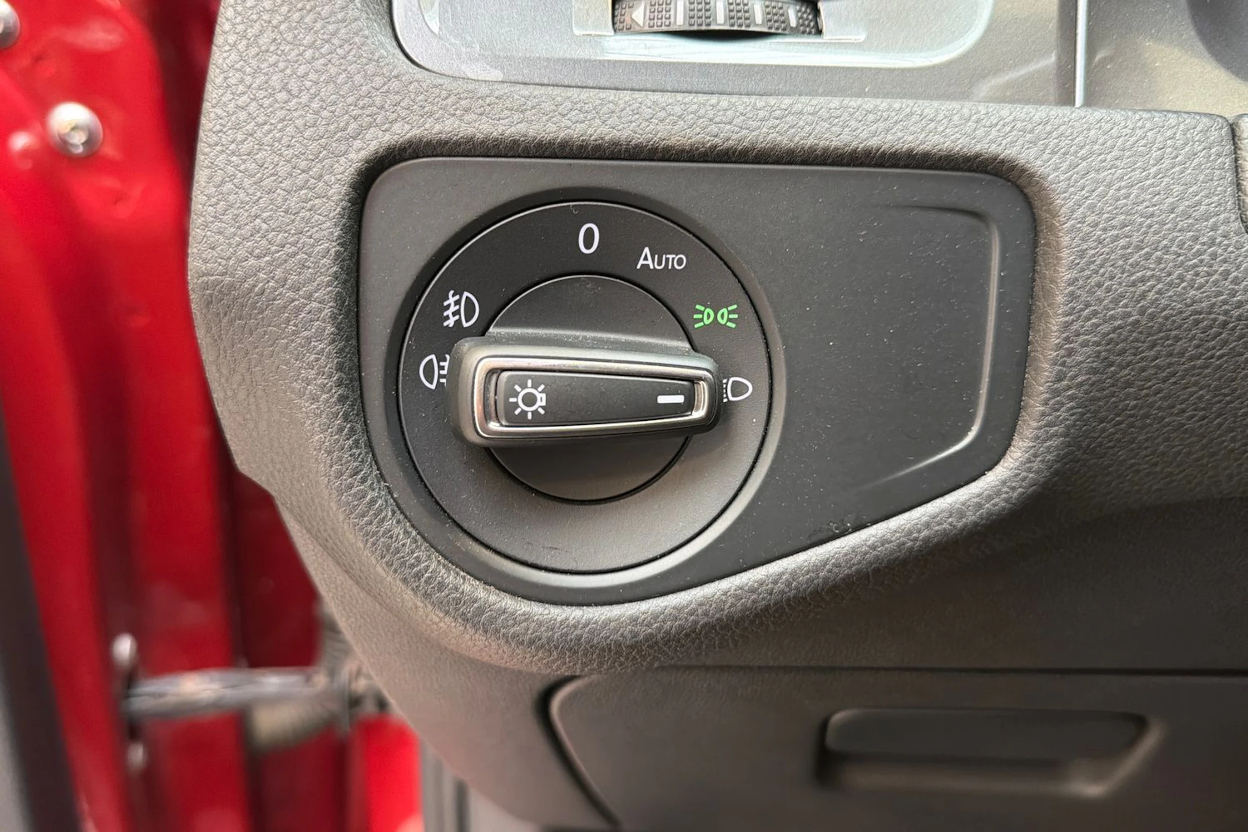 punainen Volkswagen Golf 2016 kuva 22.