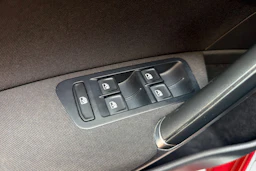 punainen Volkswagen Golf 2016 kuva 23.