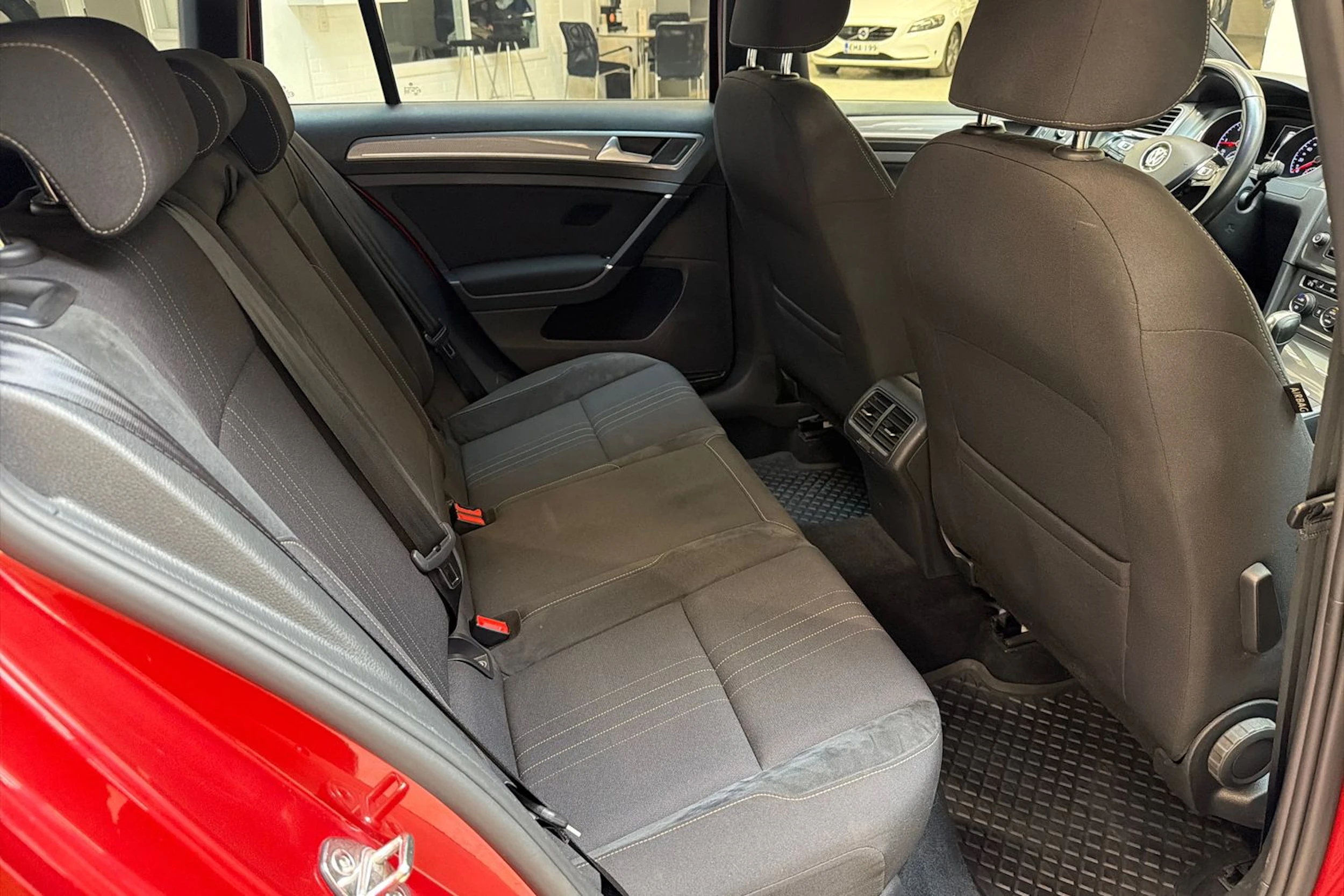 punainen Volkswagen Golf 2016 kuva 25.