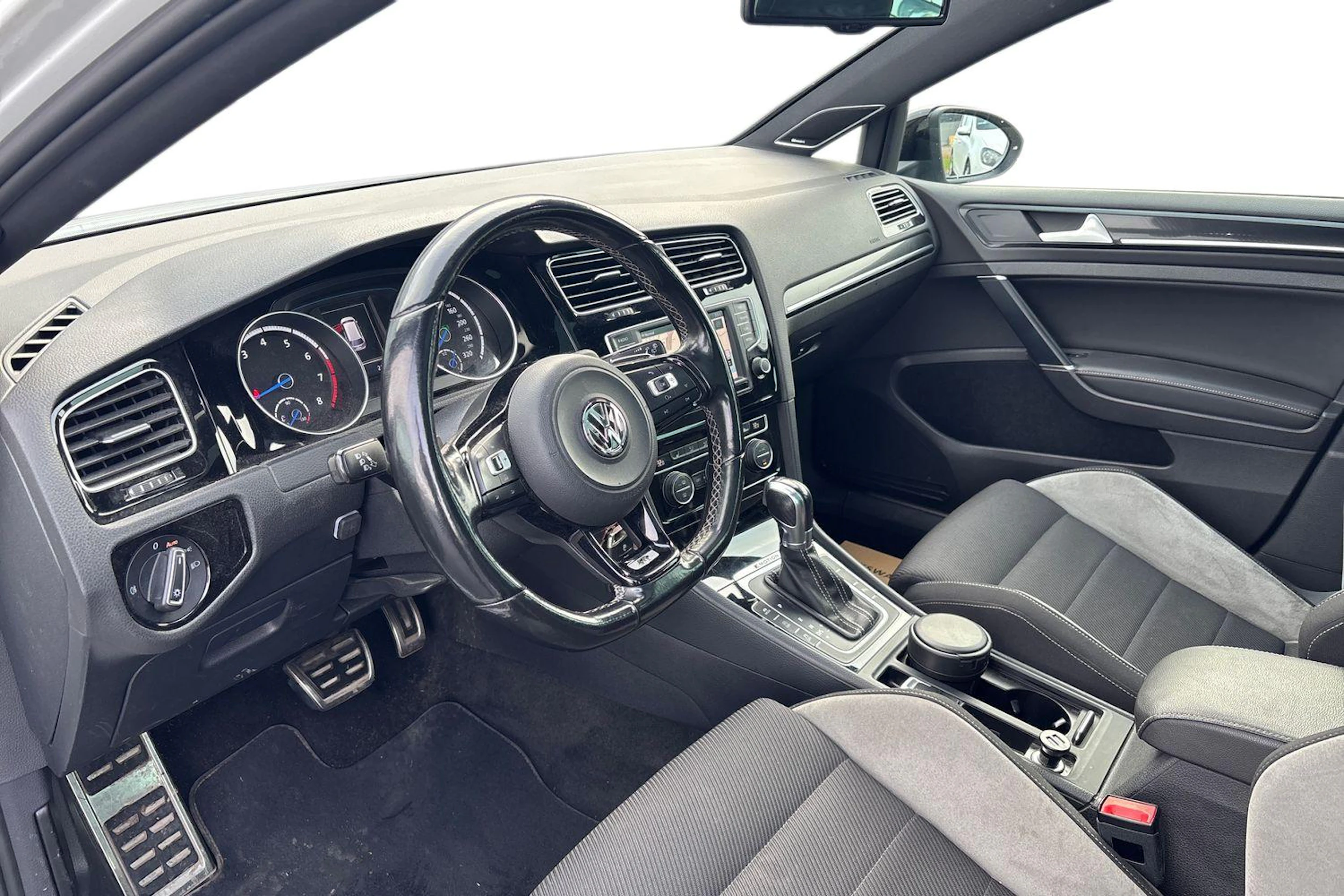 valkoinen Volkswagen Golf 2016 kuva 3.