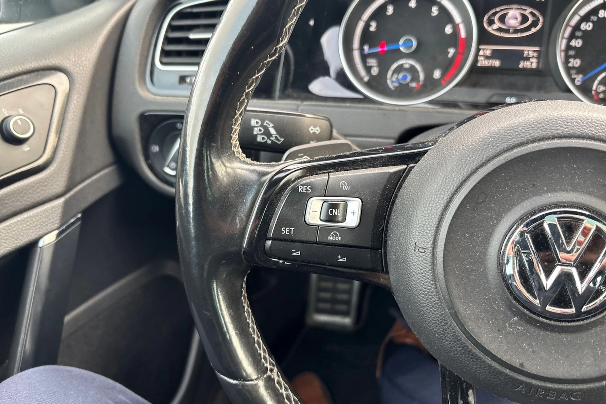 valkoinen Volkswagen Golf 2016 kuva 6.