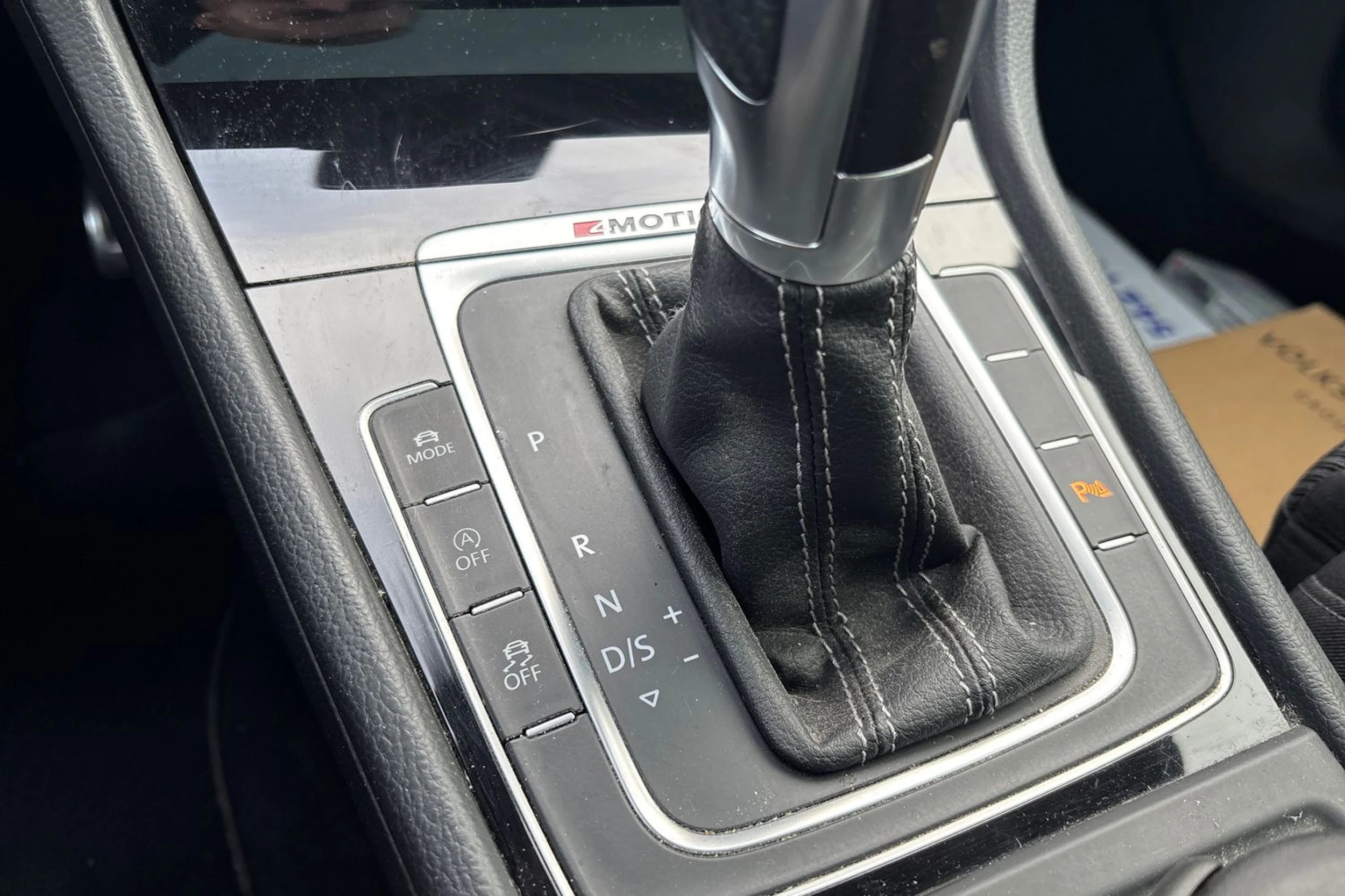 valkoinen Volkswagen Golf 2016 kuva 12.