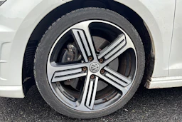 valkoinen Volkswagen Golf 2016 kuva 14.