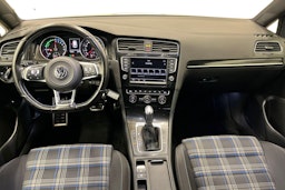 valkoinen Volkswagen Golf 2016 kuva 12.
