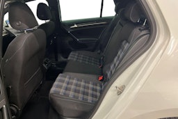 valkoinen Volkswagen Golf 2016 kuva 13.