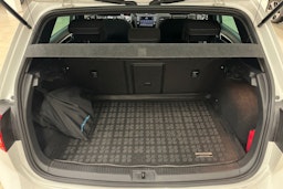 valkoinen Volkswagen Golf 2016 kuva 17.