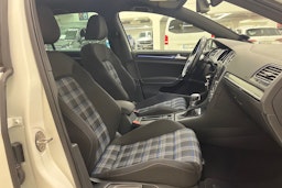 valkoinen Volkswagen Golf 2016 kuva 18.