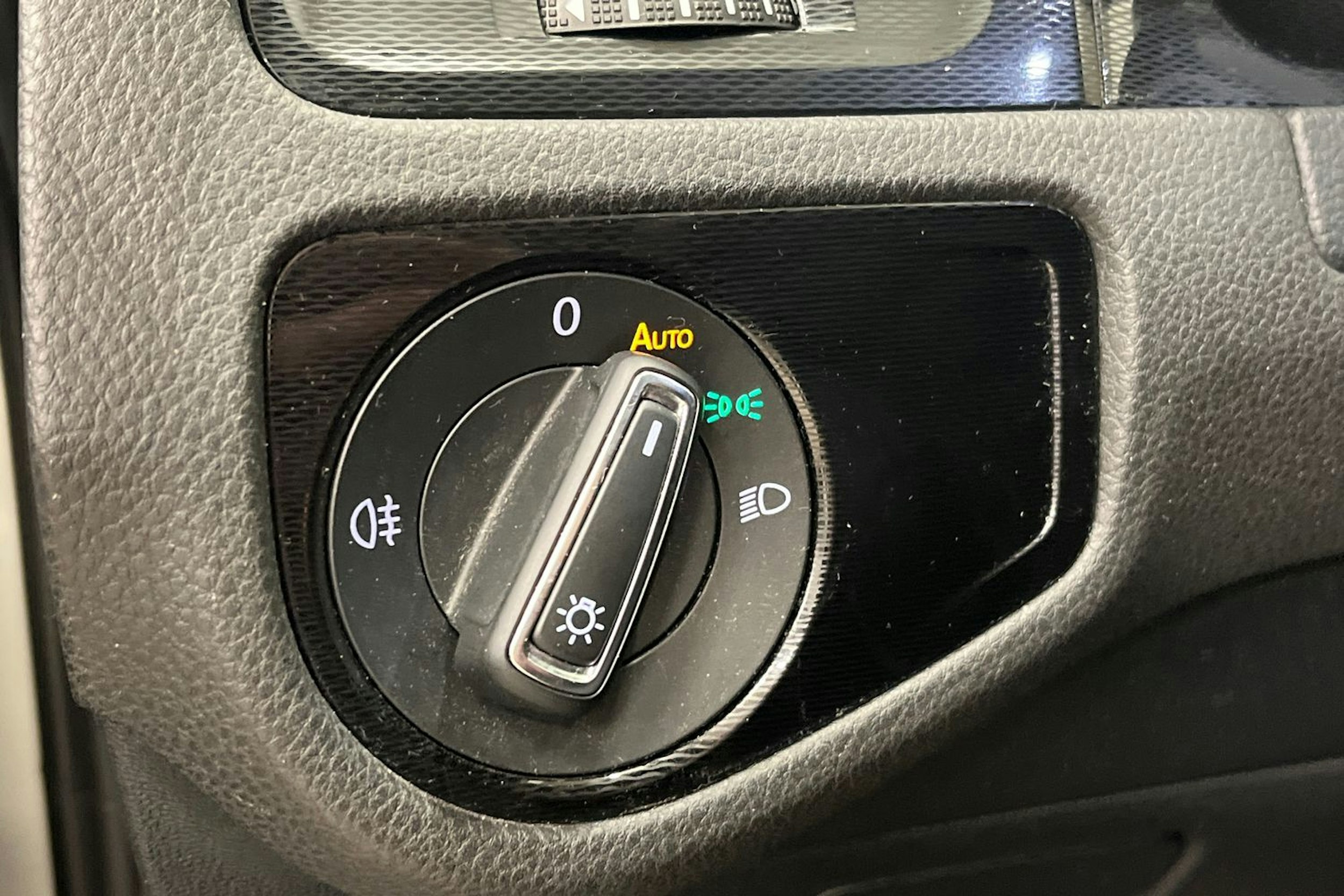 valkoinen Volkswagen Golf 2016 kuva 21.