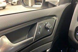 valkoinen Volkswagen Golf 2016 kuva 22.