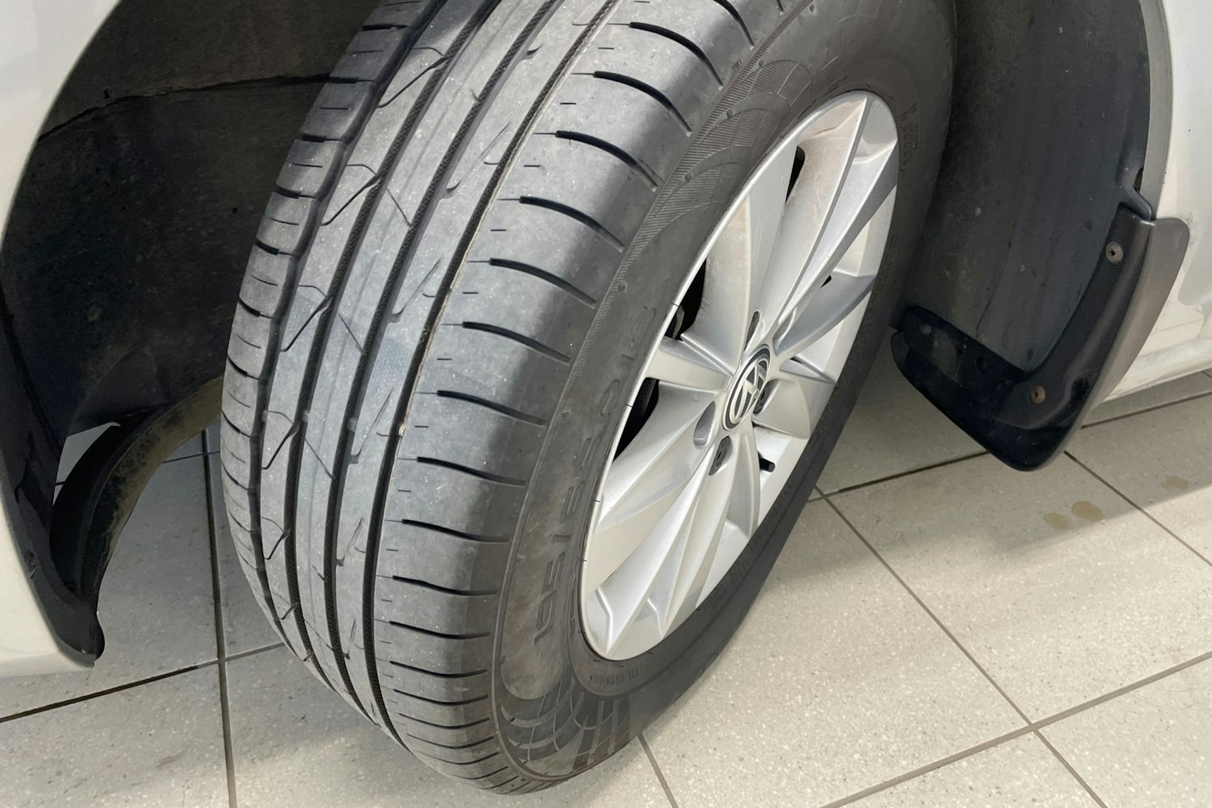 Harmaa Volkswagen GOLF 2016 kuva 13.