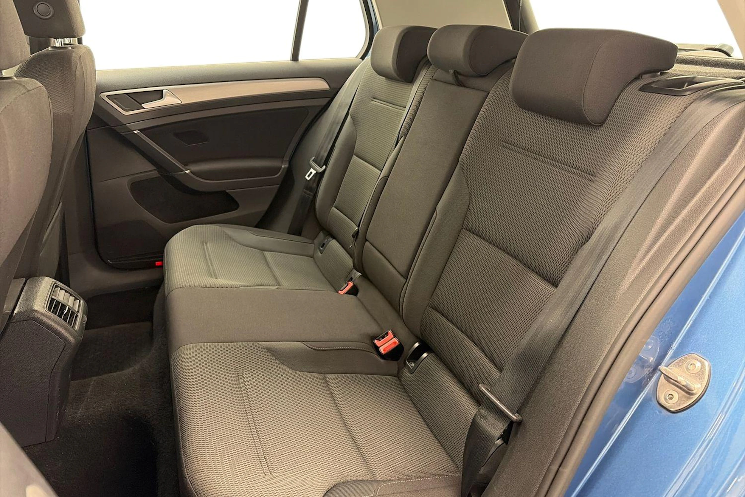 sininen Volkswagen Golf 2016 kuva 8.