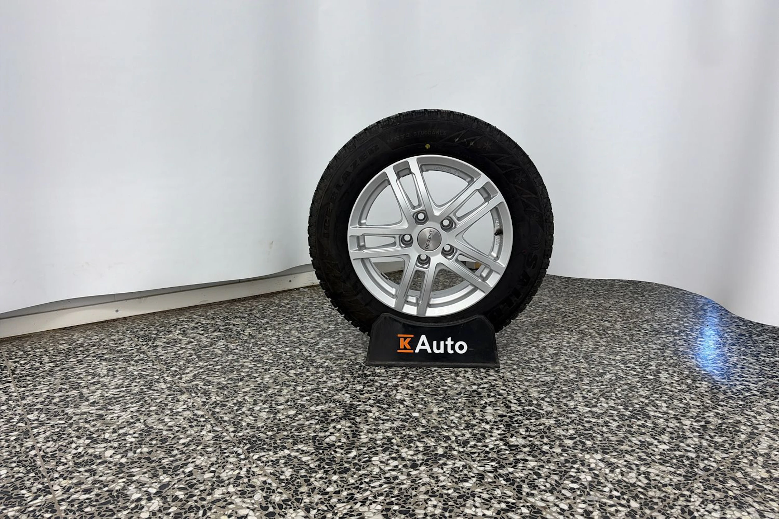 sininen Volkswagen Golf 2016 kuva 10.