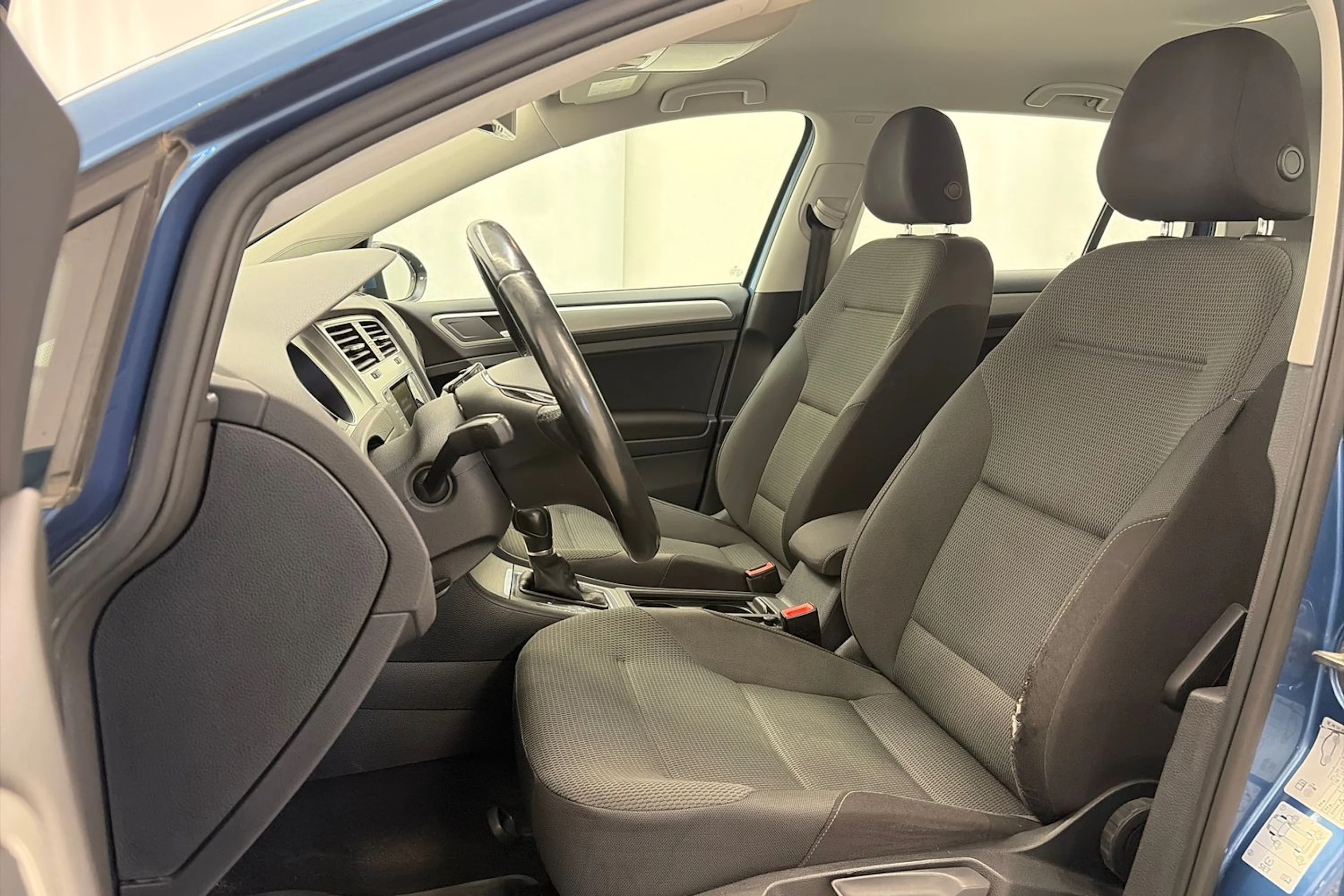 sininen Volkswagen Golf 2016 kuva 12.