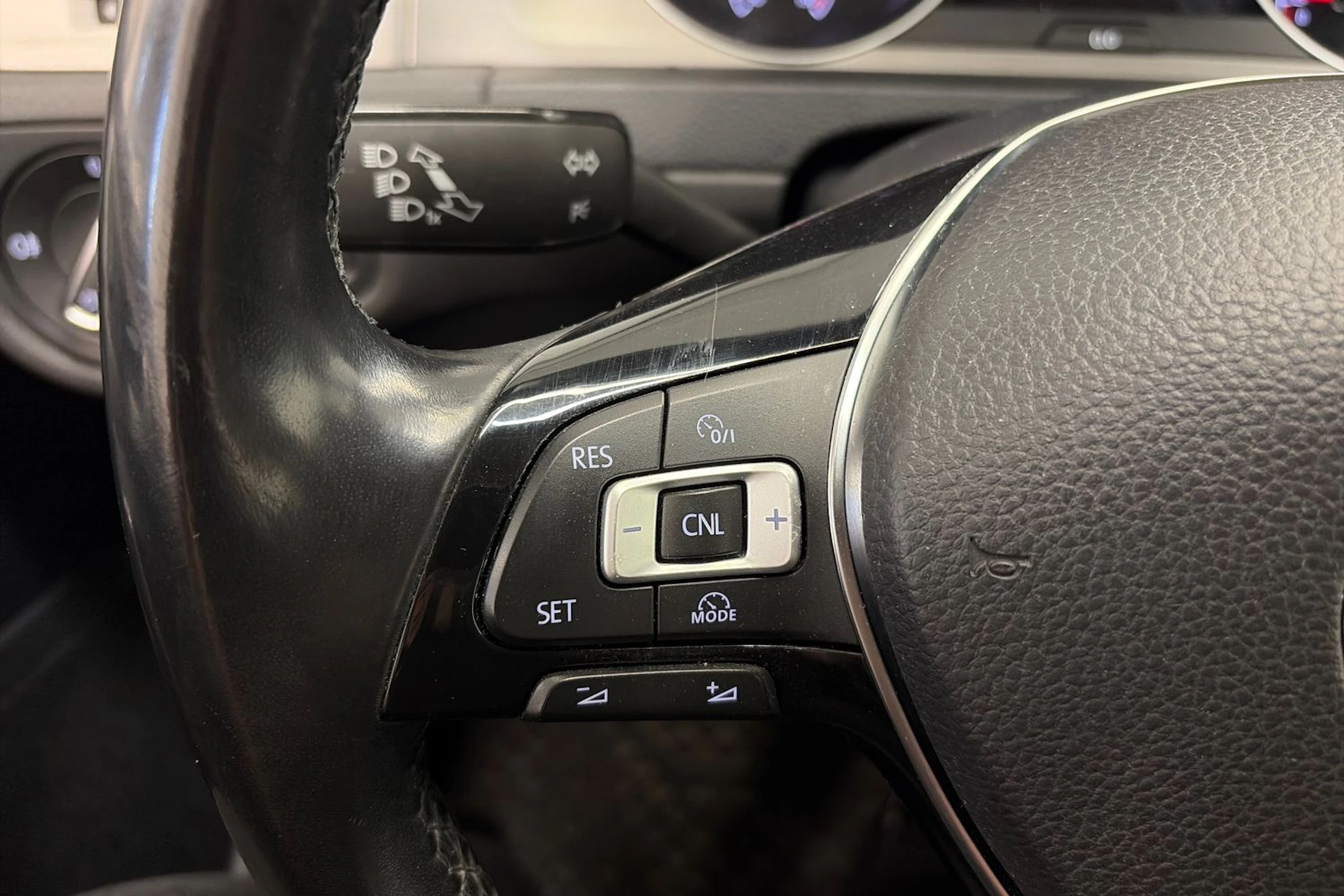 sininen Volkswagen Golf 2016 kuva 14.