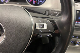 sininen Volkswagen Golf 2016 kuva 15.