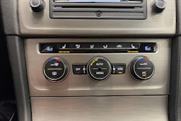sininen Volkswagen Golf 2016 kuva 18.