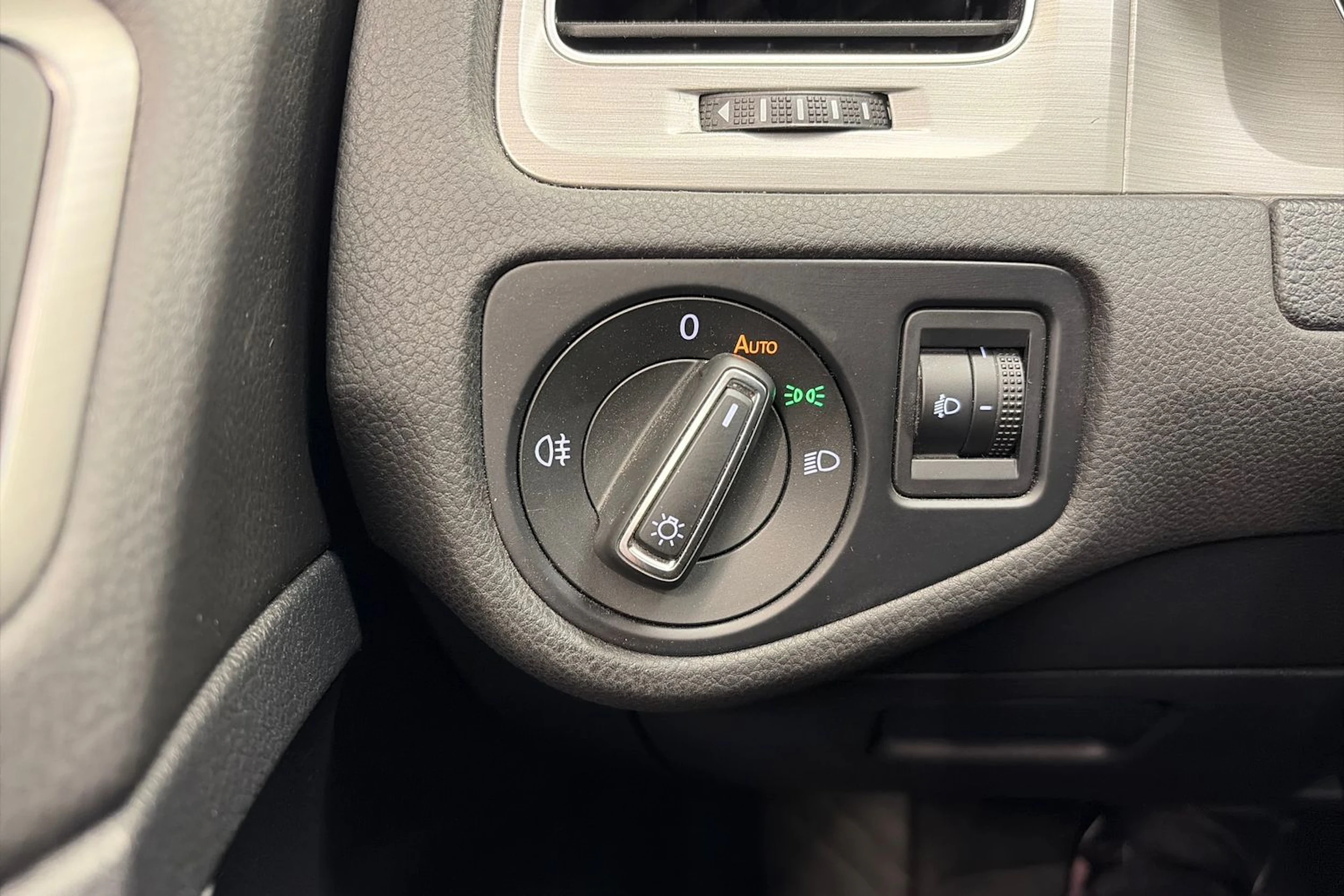 sininen Volkswagen Golf 2016 kuva 20.