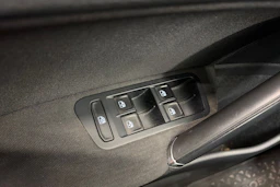 sininen Volkswagen Golf 2016 kuva 21.