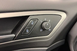 sininen Volkswagen Golf 2016 kuva 22.