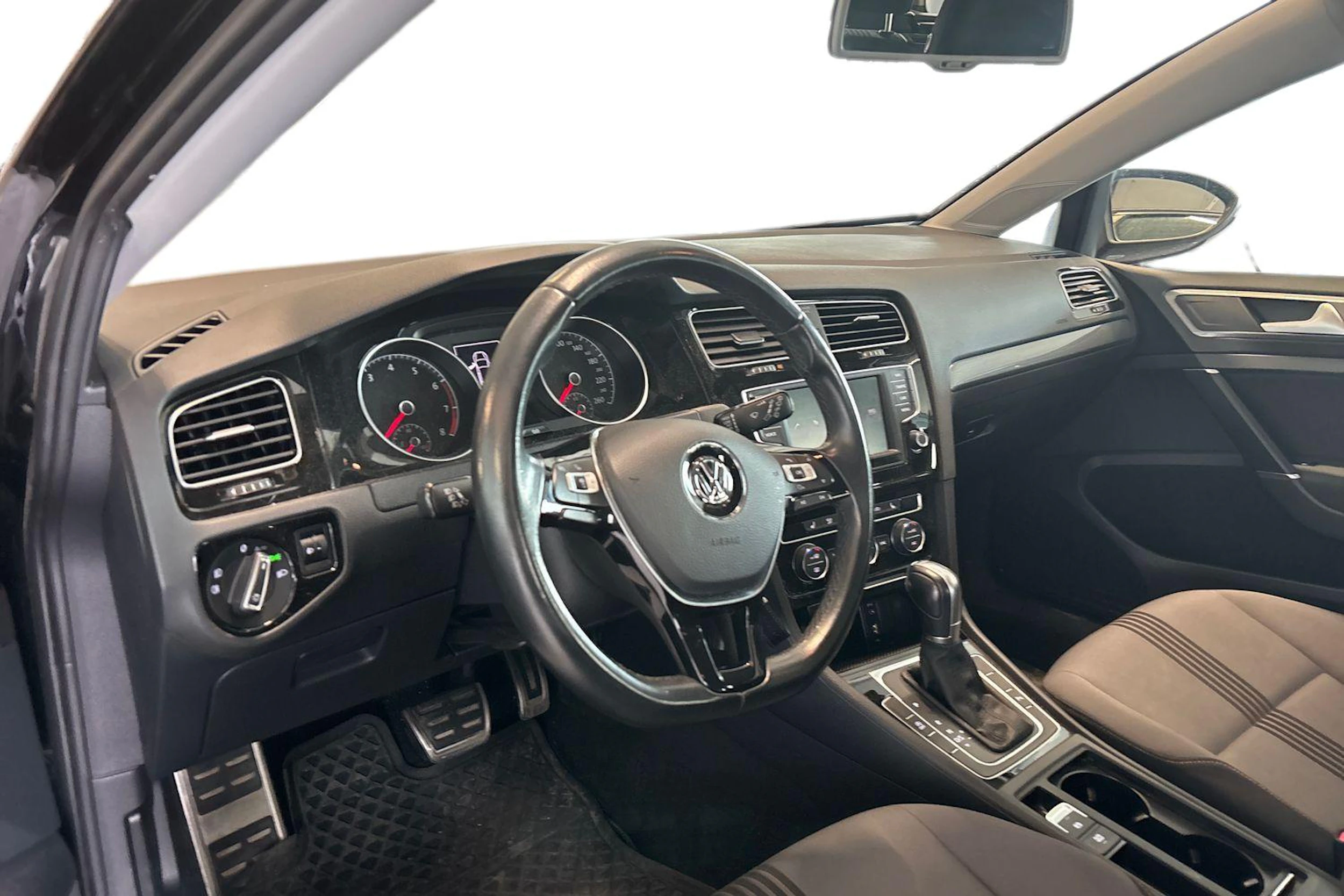 musta Volkswagen Golf 2016 kuva 3.