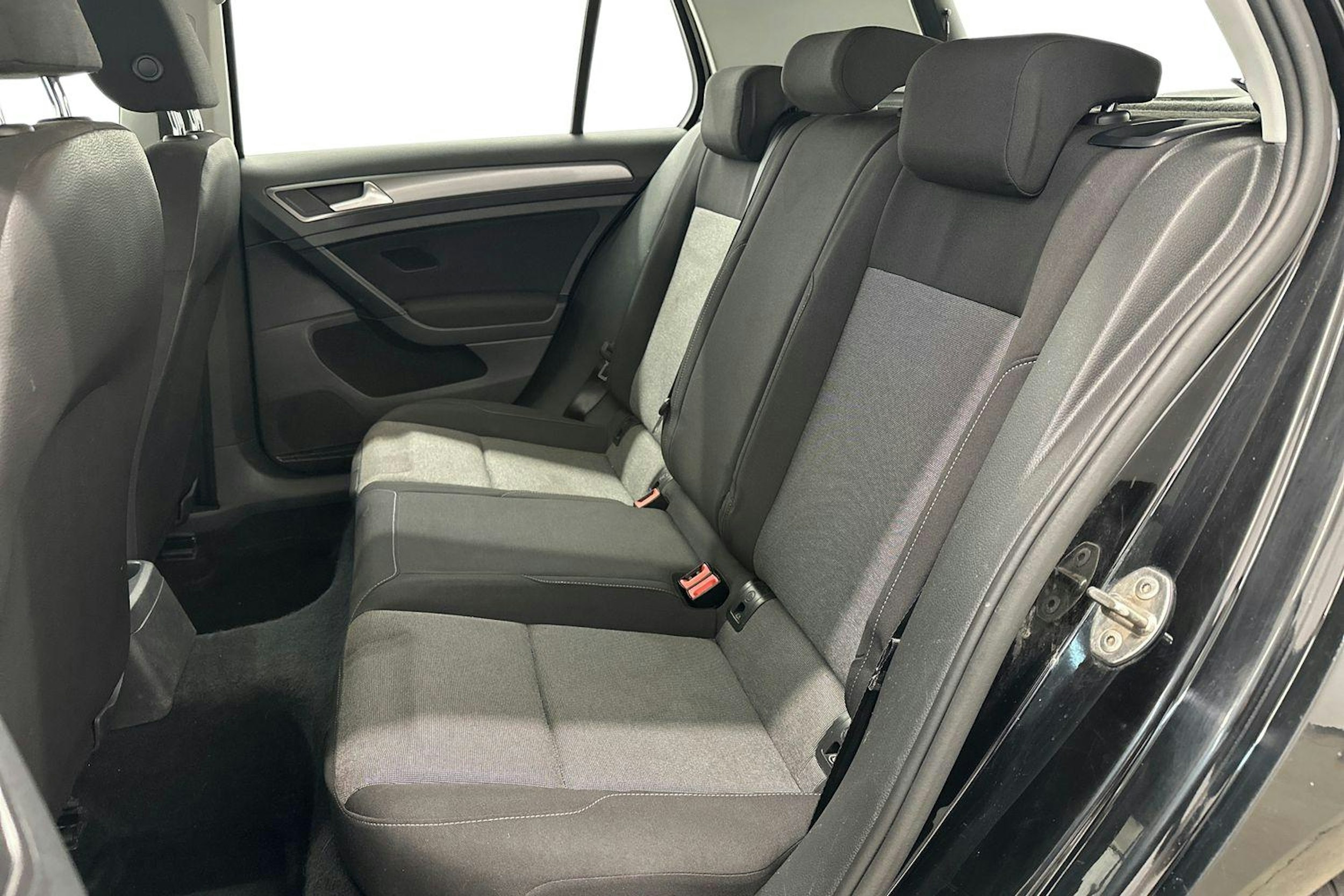 Musta Volkswagen GOLF 2016 kuva 10.