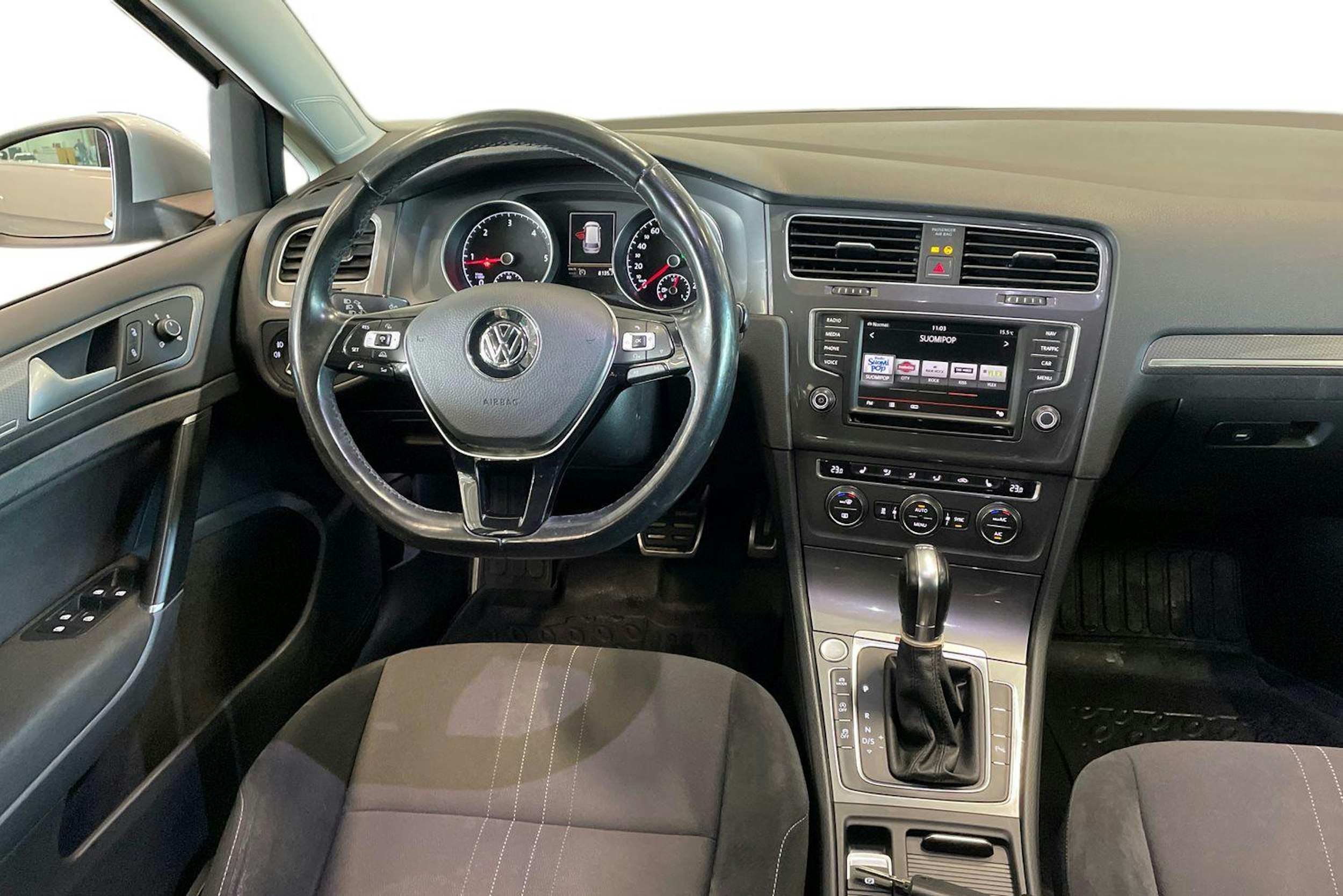 harmaa Volkswagen Golf 2016 kuva 9.
