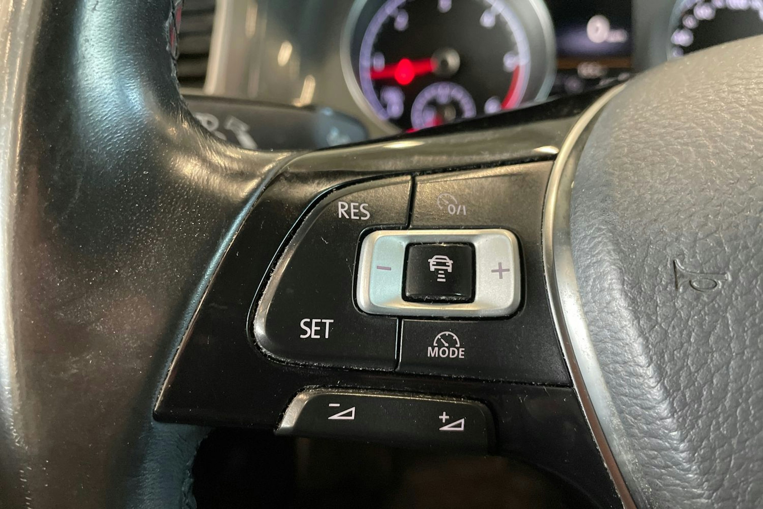 harmaa Volkswagen Golf 2016 kuva 16.