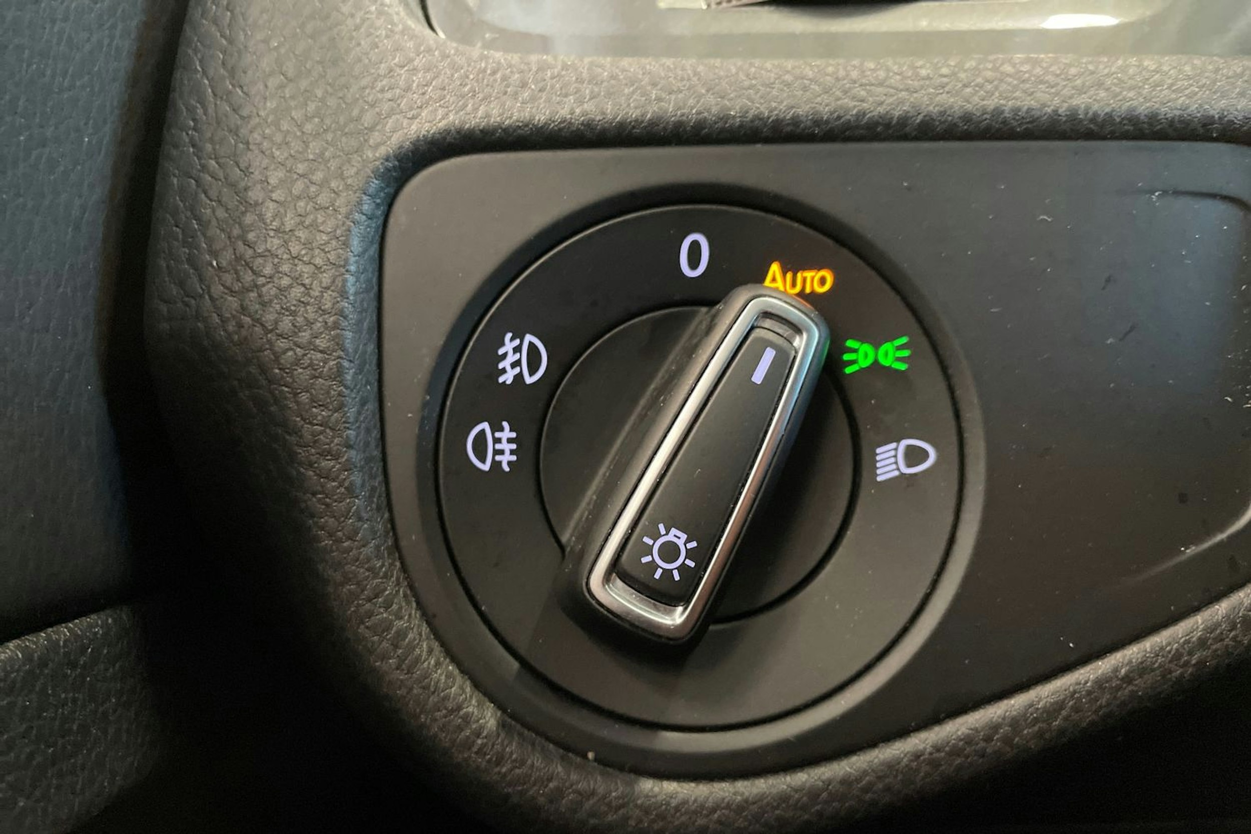 harmaa Volkswagen Golf 2016 kuva 18.