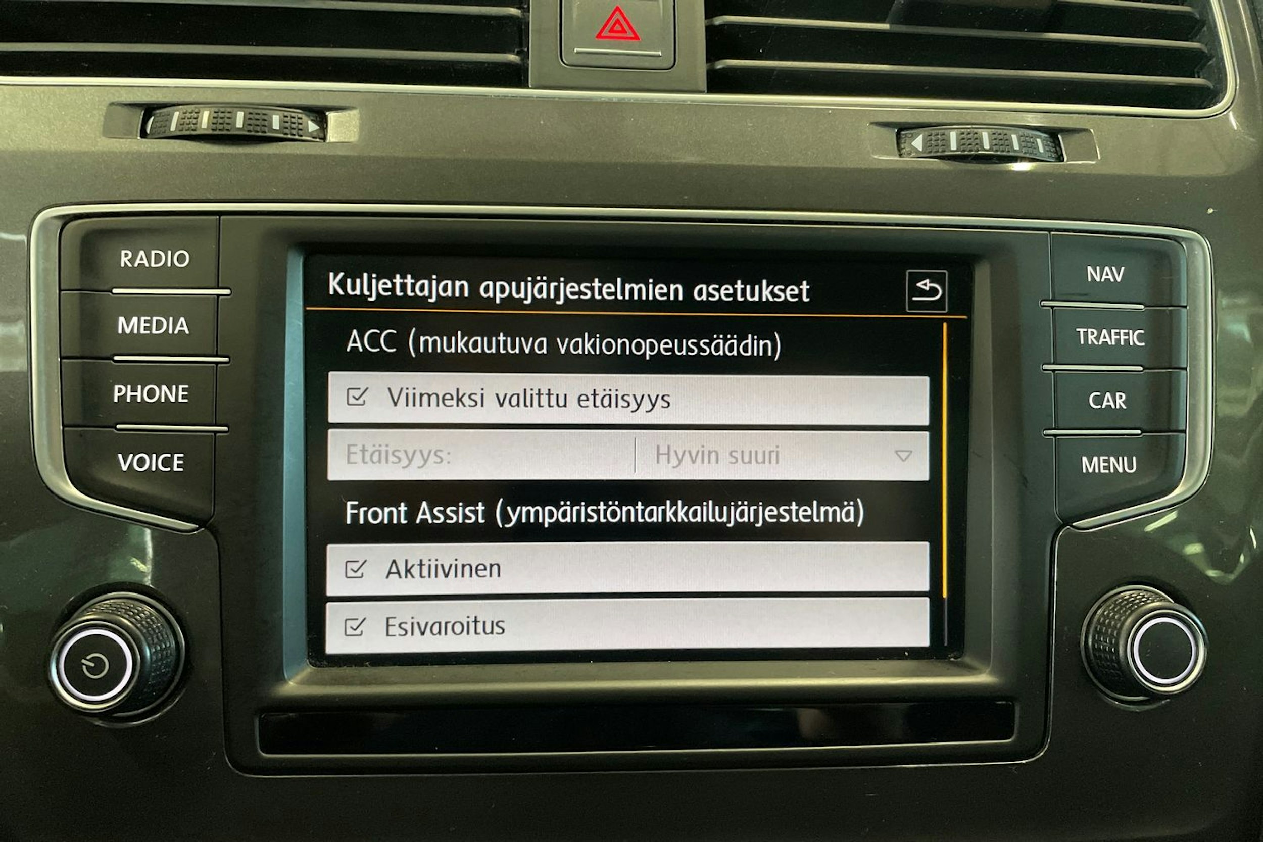 harmaa Volkswagen Golf 2016 kuva 26.