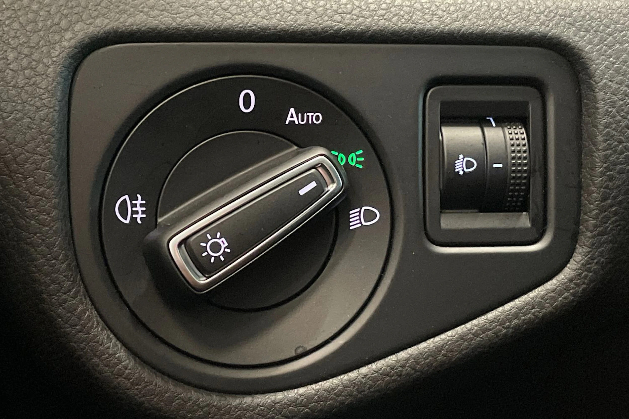 harmaa Volkswagen Golf 2016 kuva 26.