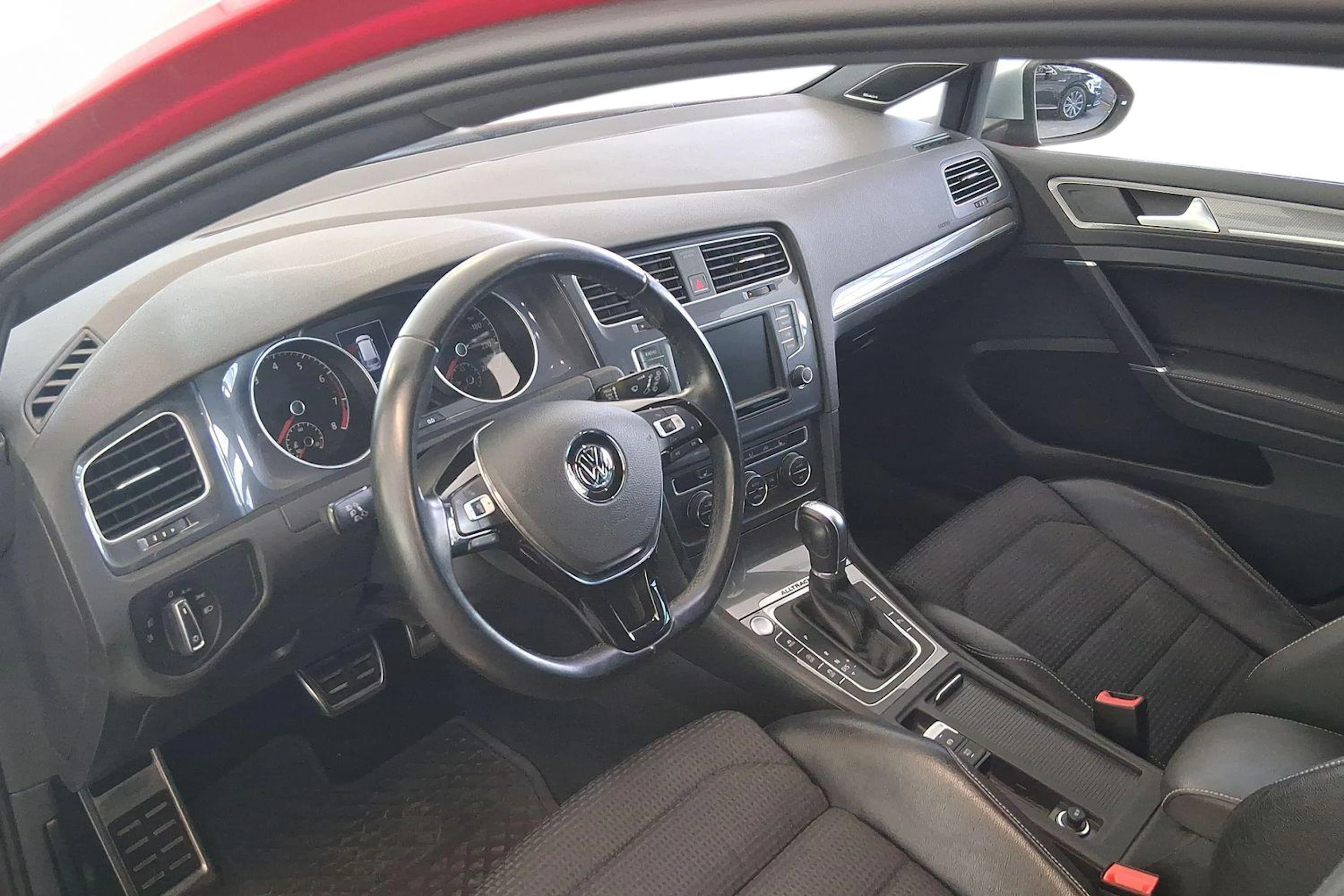punainen Volkswagen Golf 2017 kuva 8.