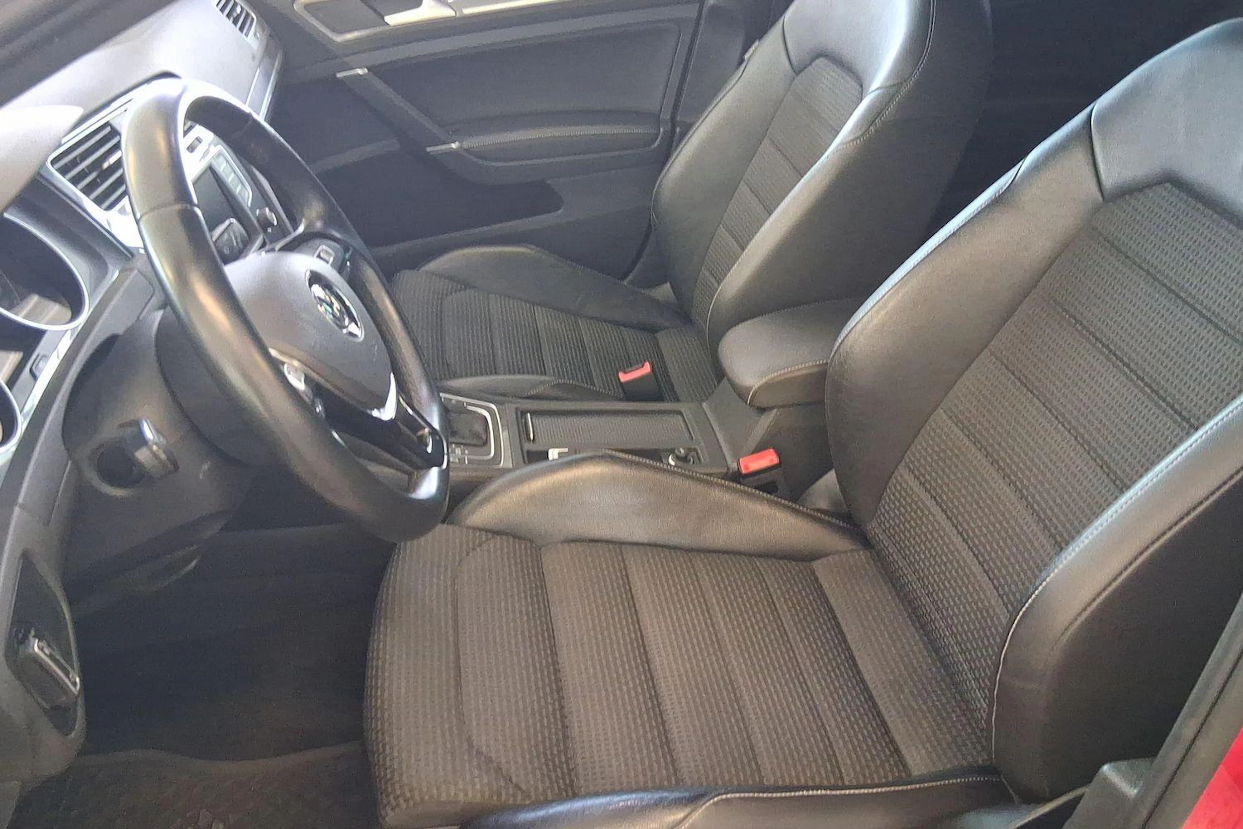 punainen Volkswagen Golf 2017 kuva 9.
