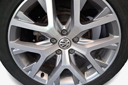 punainen Volkswagen Golf 2017 kuva 12.