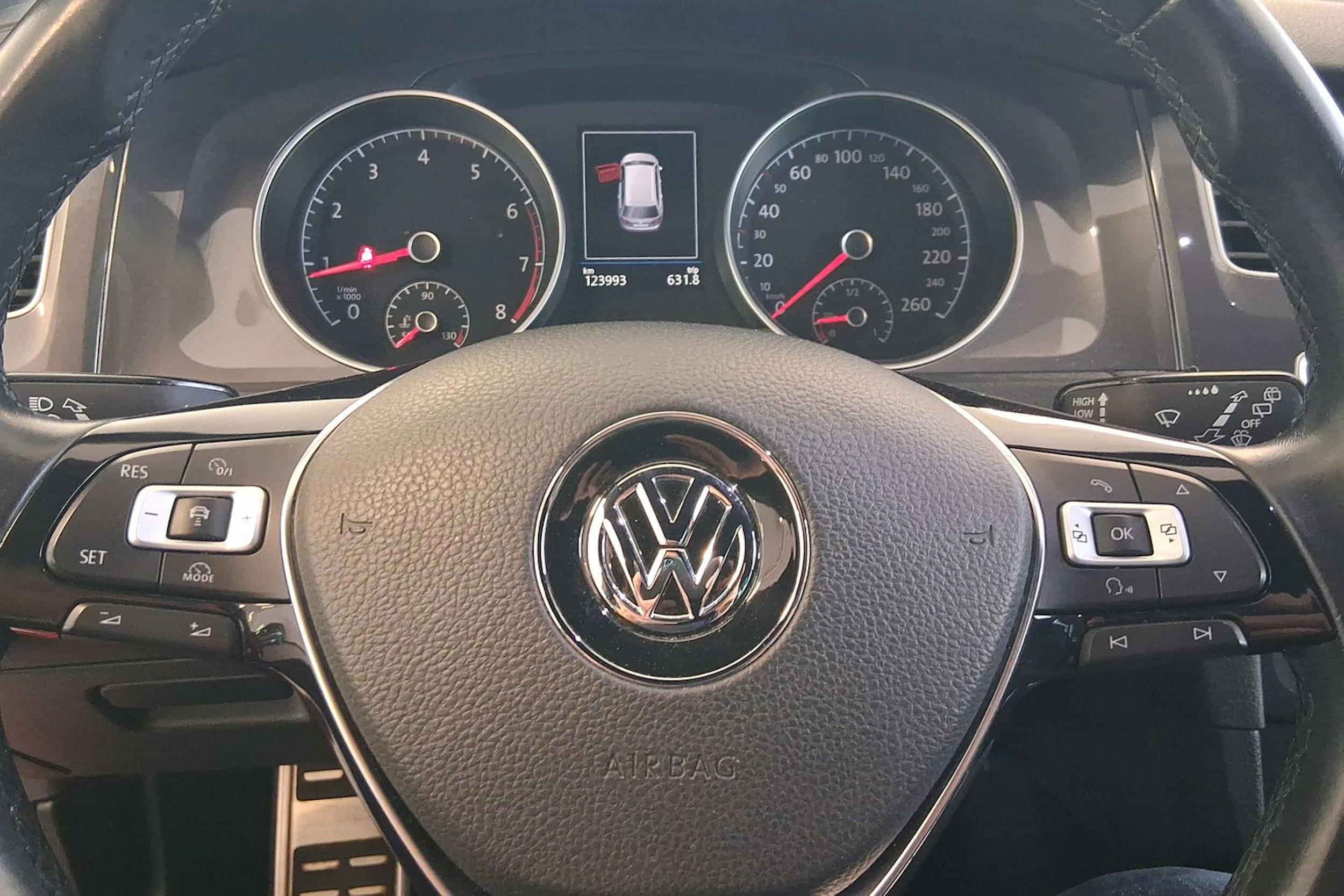punainen Volkswagen Golf 2017 kuva 17.