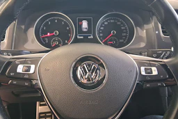 punainen Volkswagen Golf 2017 kuva 17.