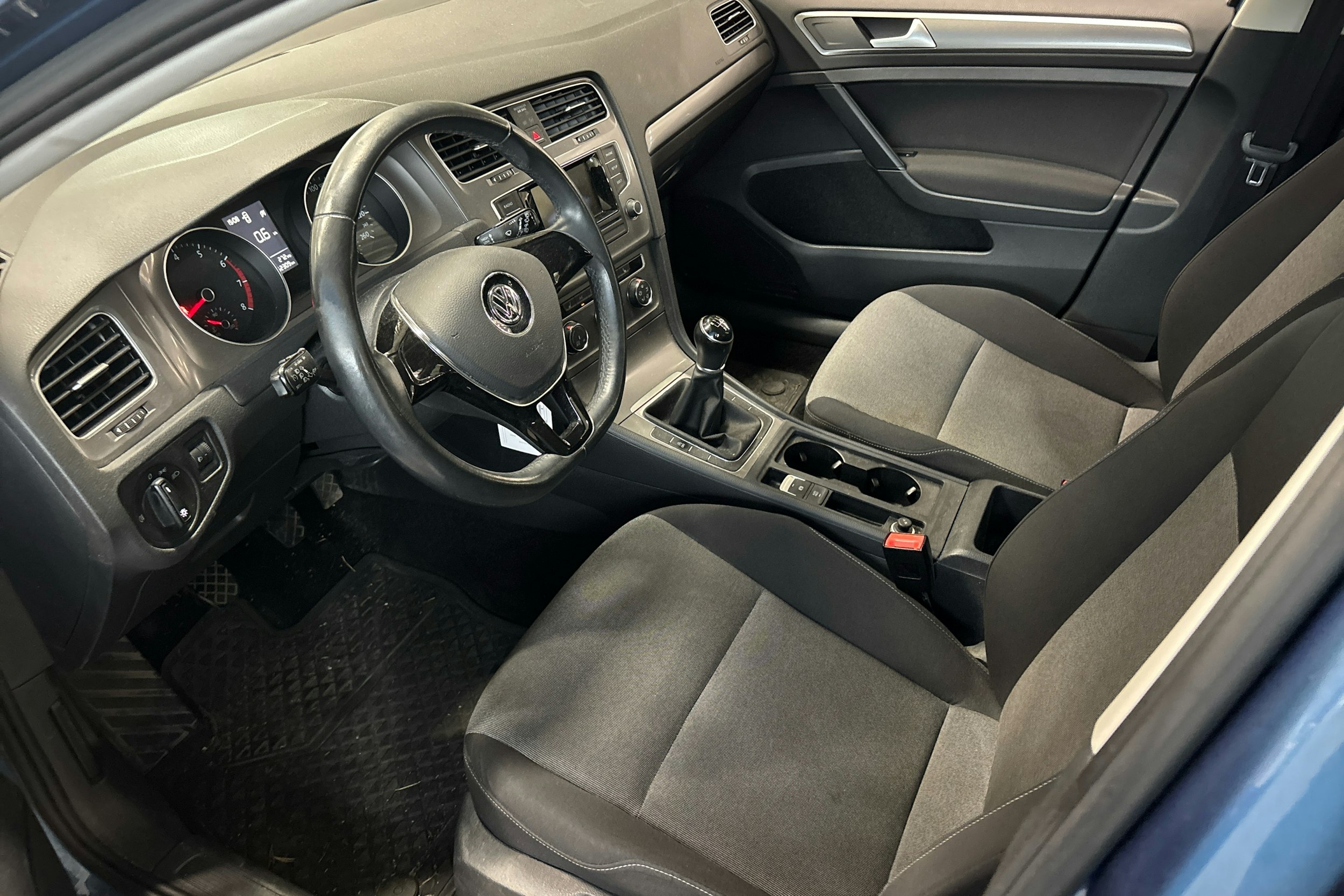 Sininen Volkswagen GOLF 2016 kuva 3.