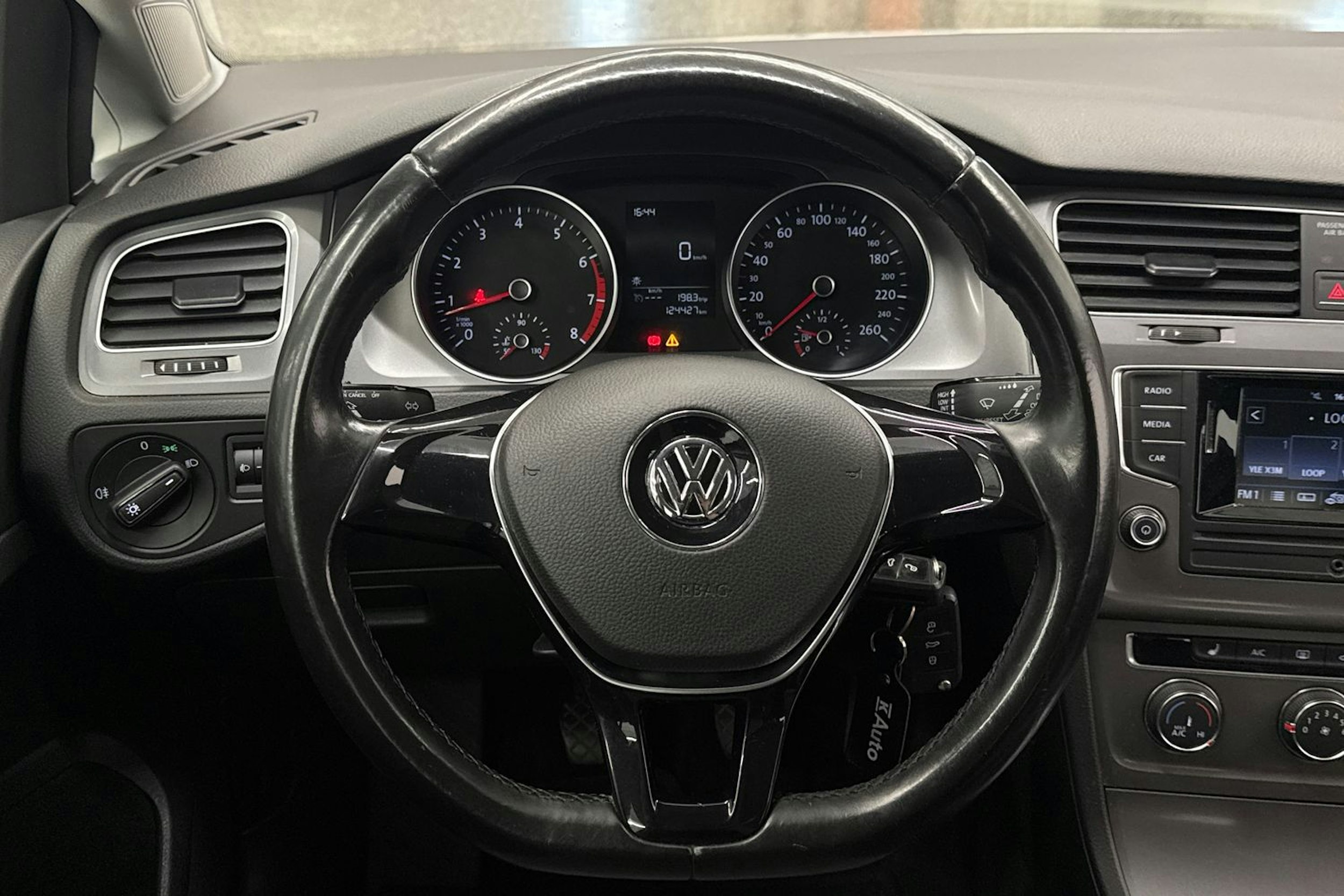 Valkoinen Volkswagen GOLF 2016 kuva 14.