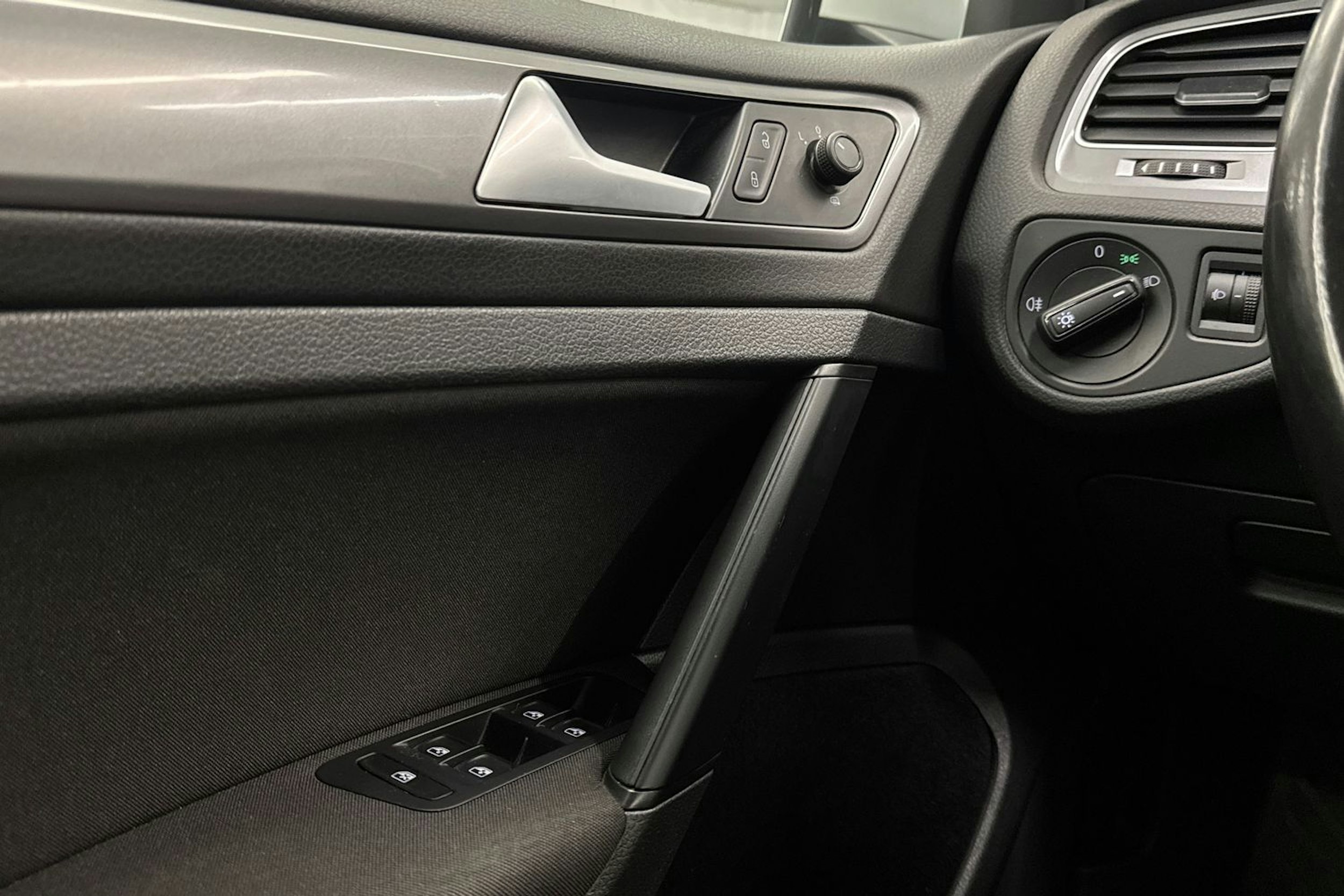 Valkoinen Volkswagen GOLF 2016 kuva 17.
