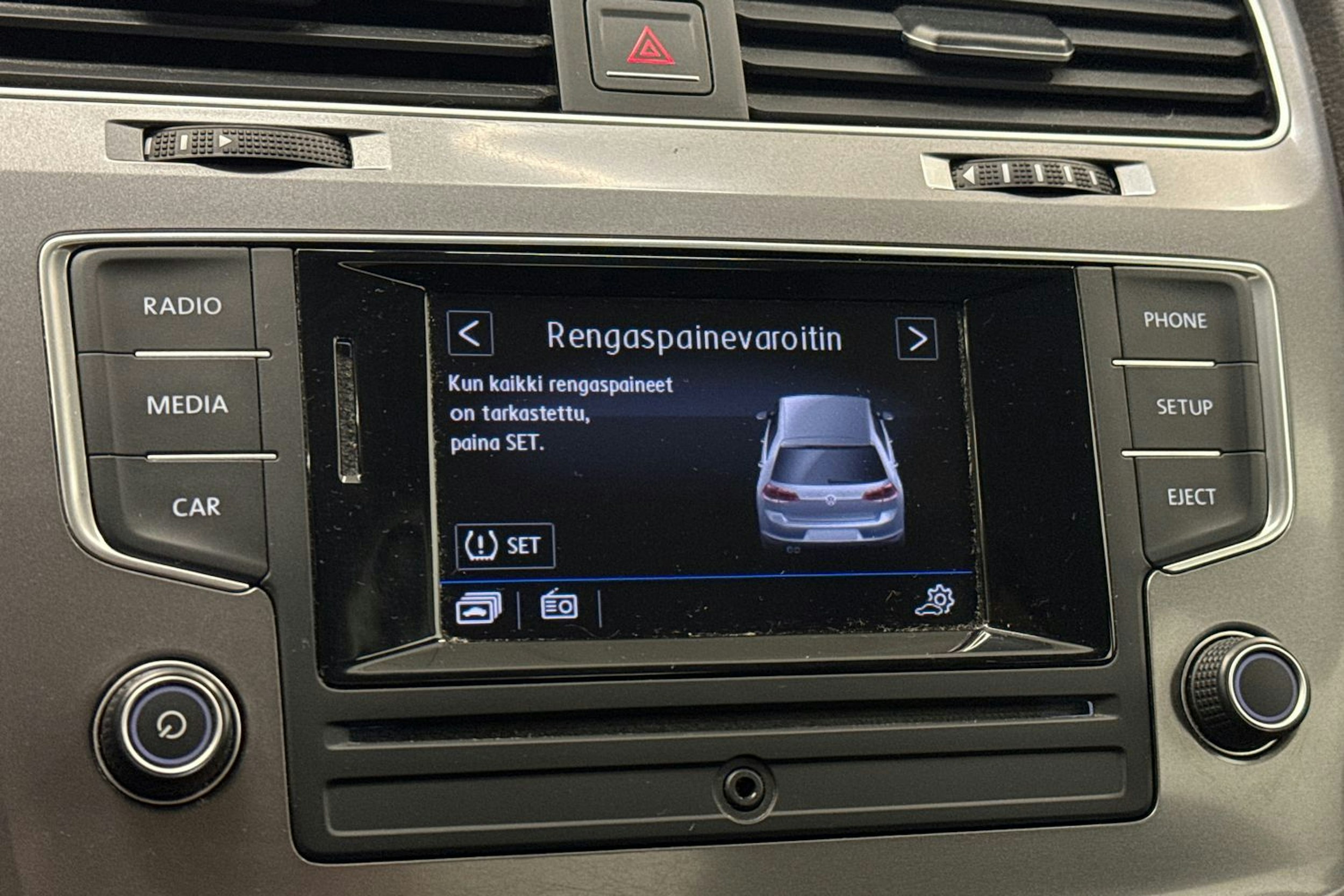 Valkoinen Volkswagen GOLF 2016 kuva 28.