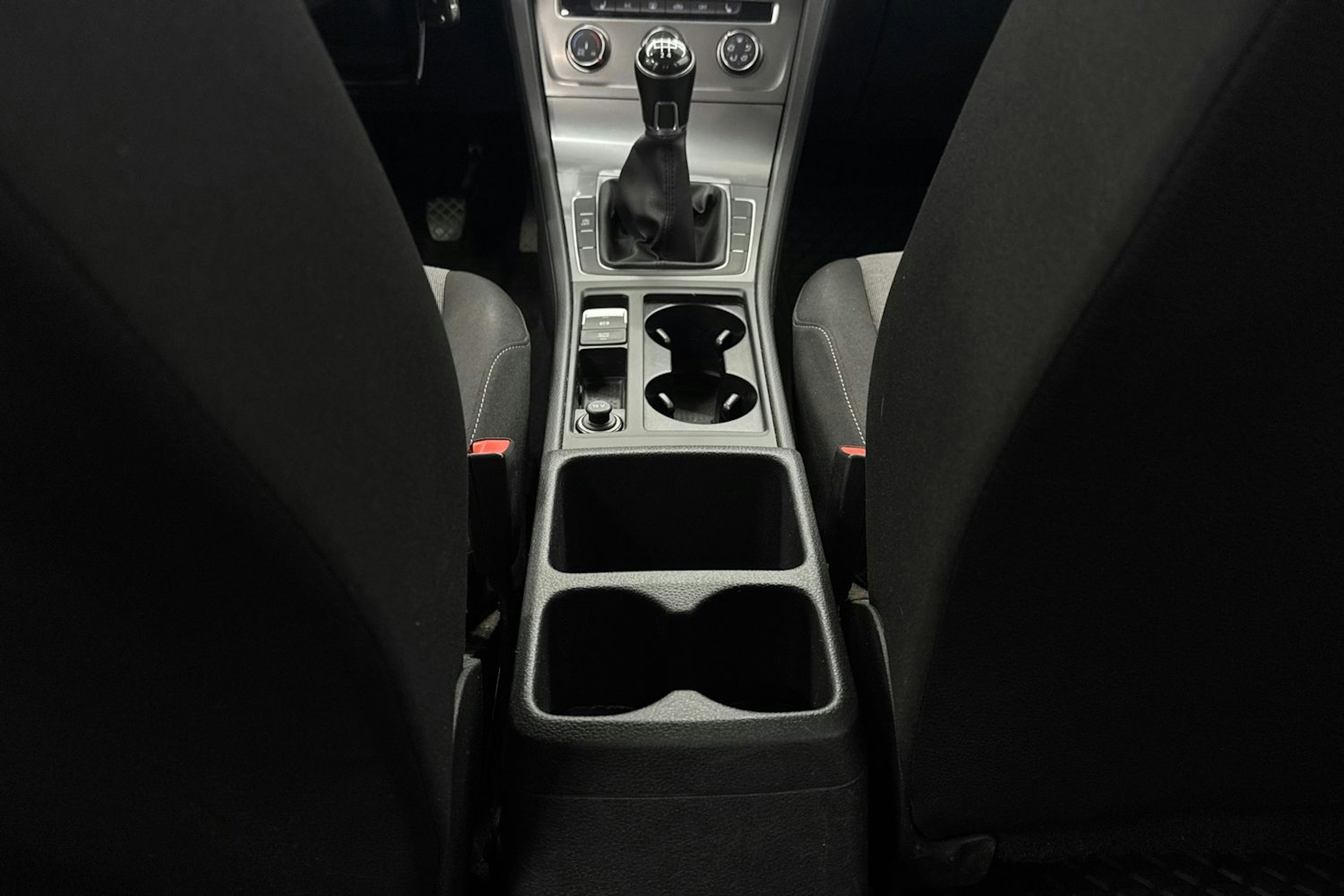 Valkoinen Volkswagen GOLF 2016 kuva 31.