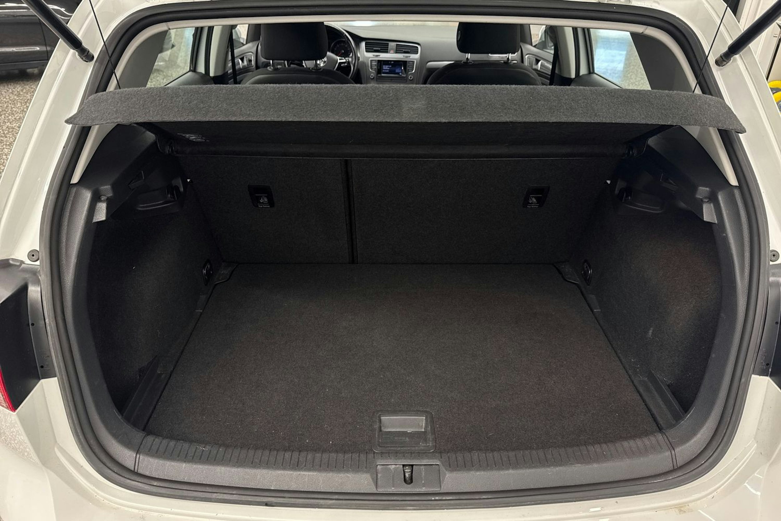 Valkoinen Volkswagen GOLF 2016 kuva 32.