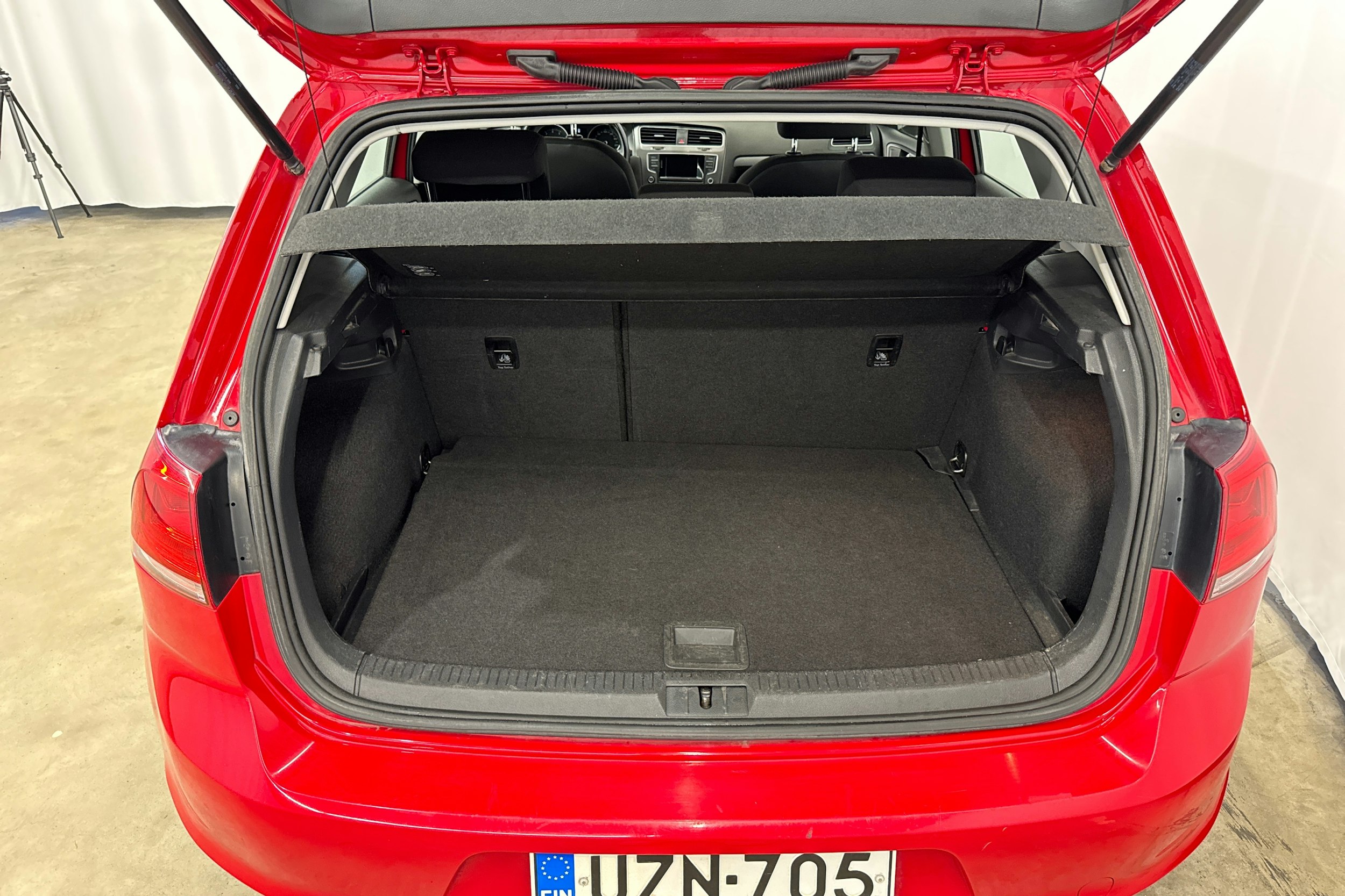 punainen Volkswagen Golf 2016 kuva 13.