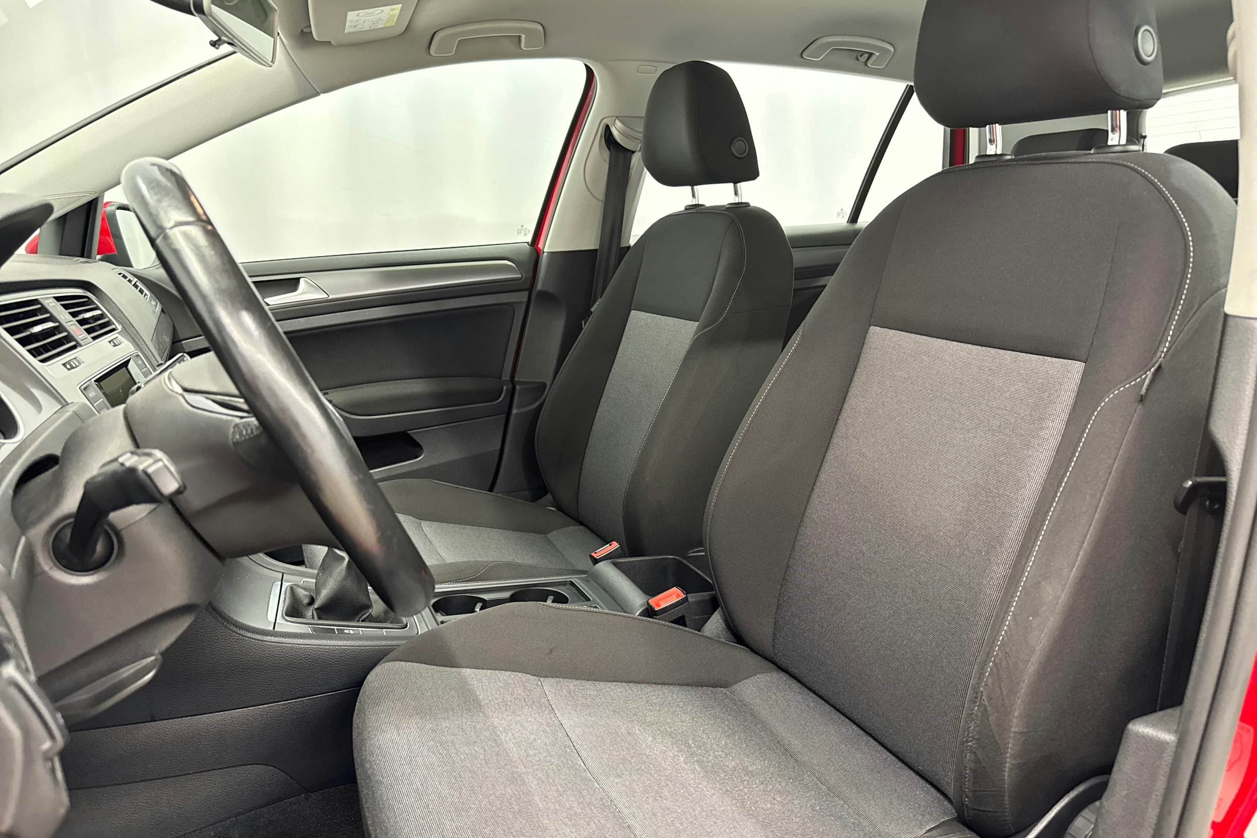 punainen Volkswagen Golf 2016 kuva 14.