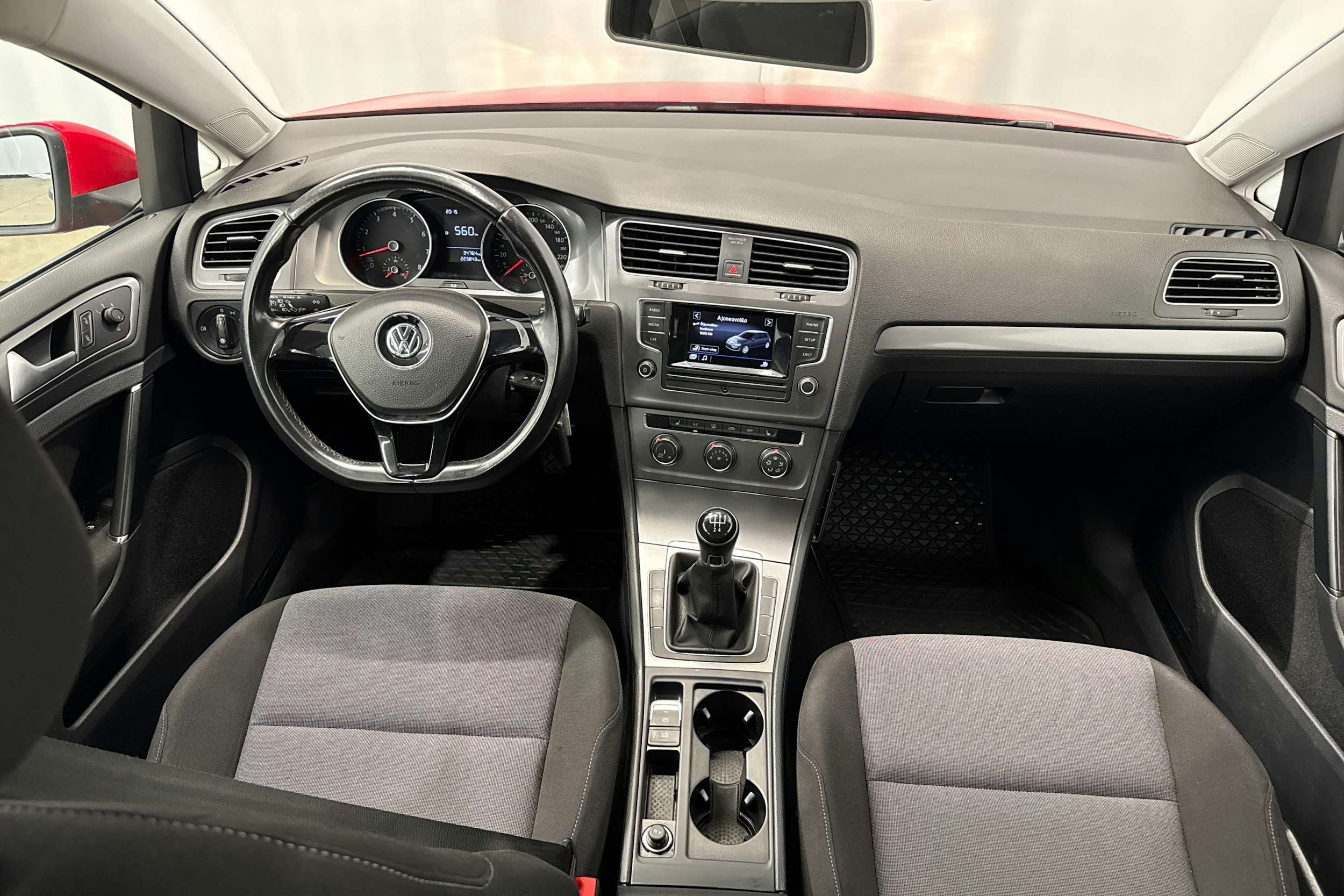 punainen Volkswagen Golf 2016 kuva 15.