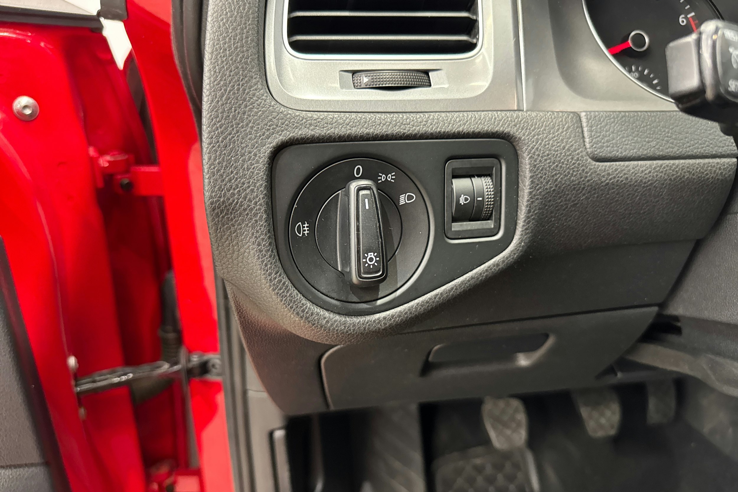 punainen Volkswagen Golf 2016 kuva 18.
