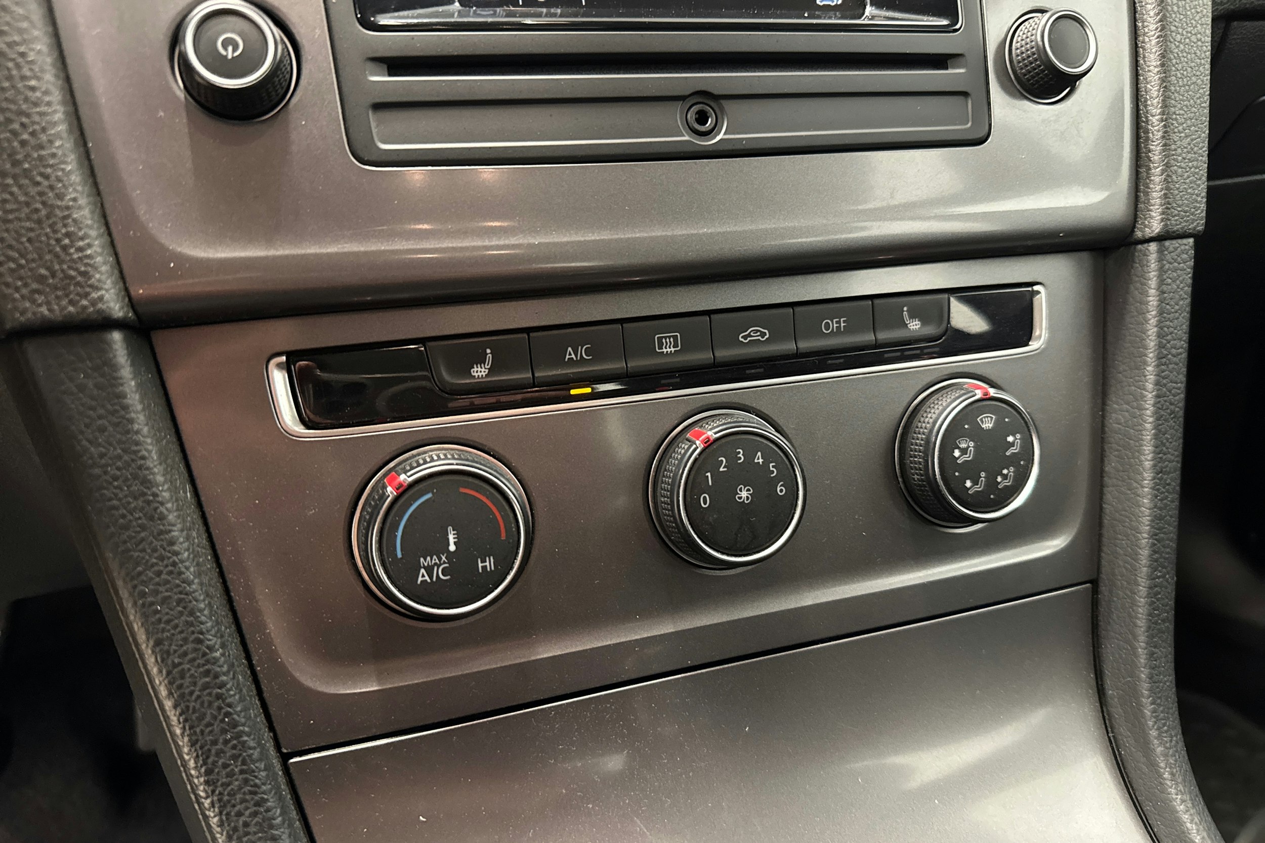 punainen Volkswagen Golf 2016 kuva 21.