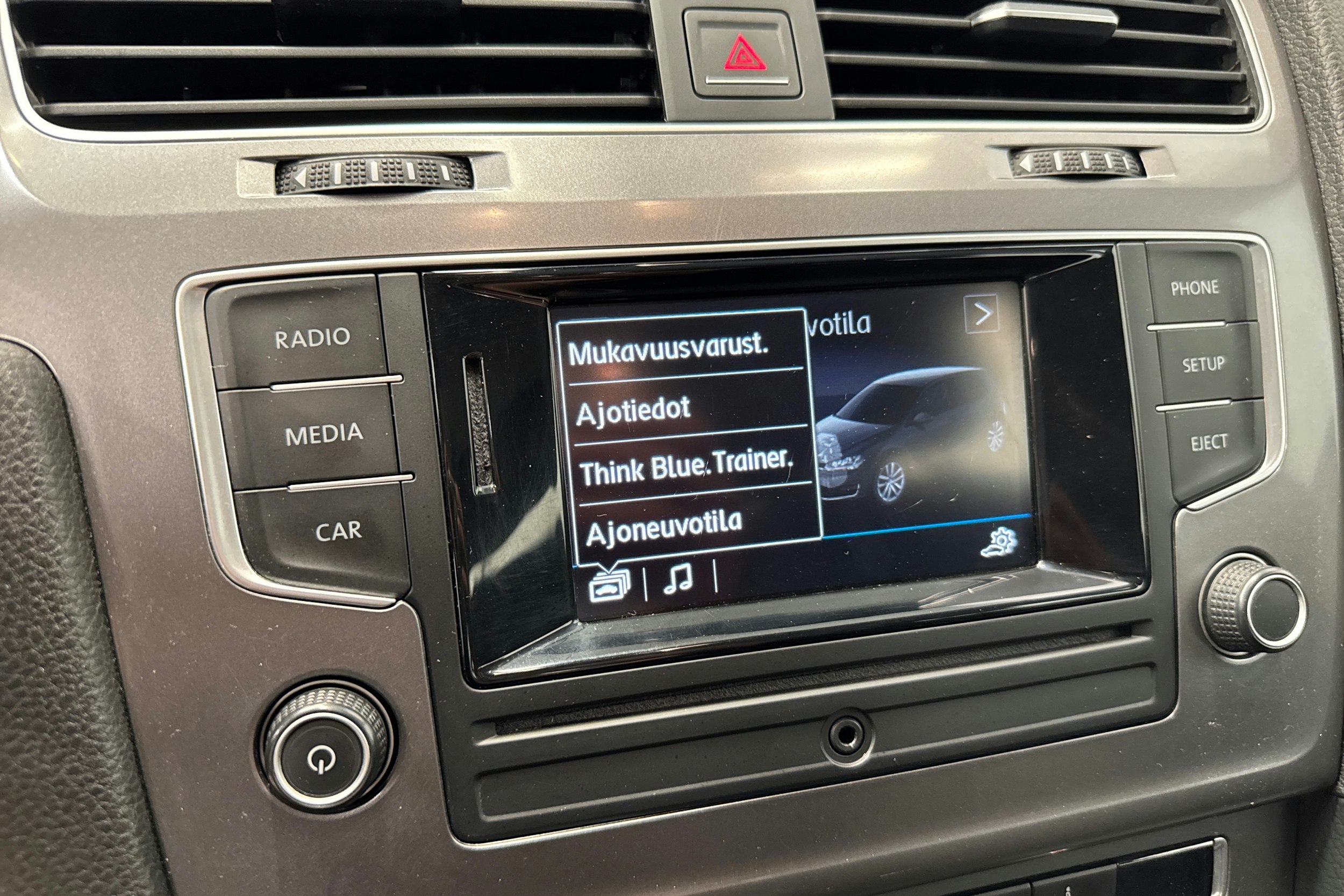 punainen Volkswagen Golf 2016 kuva 22.