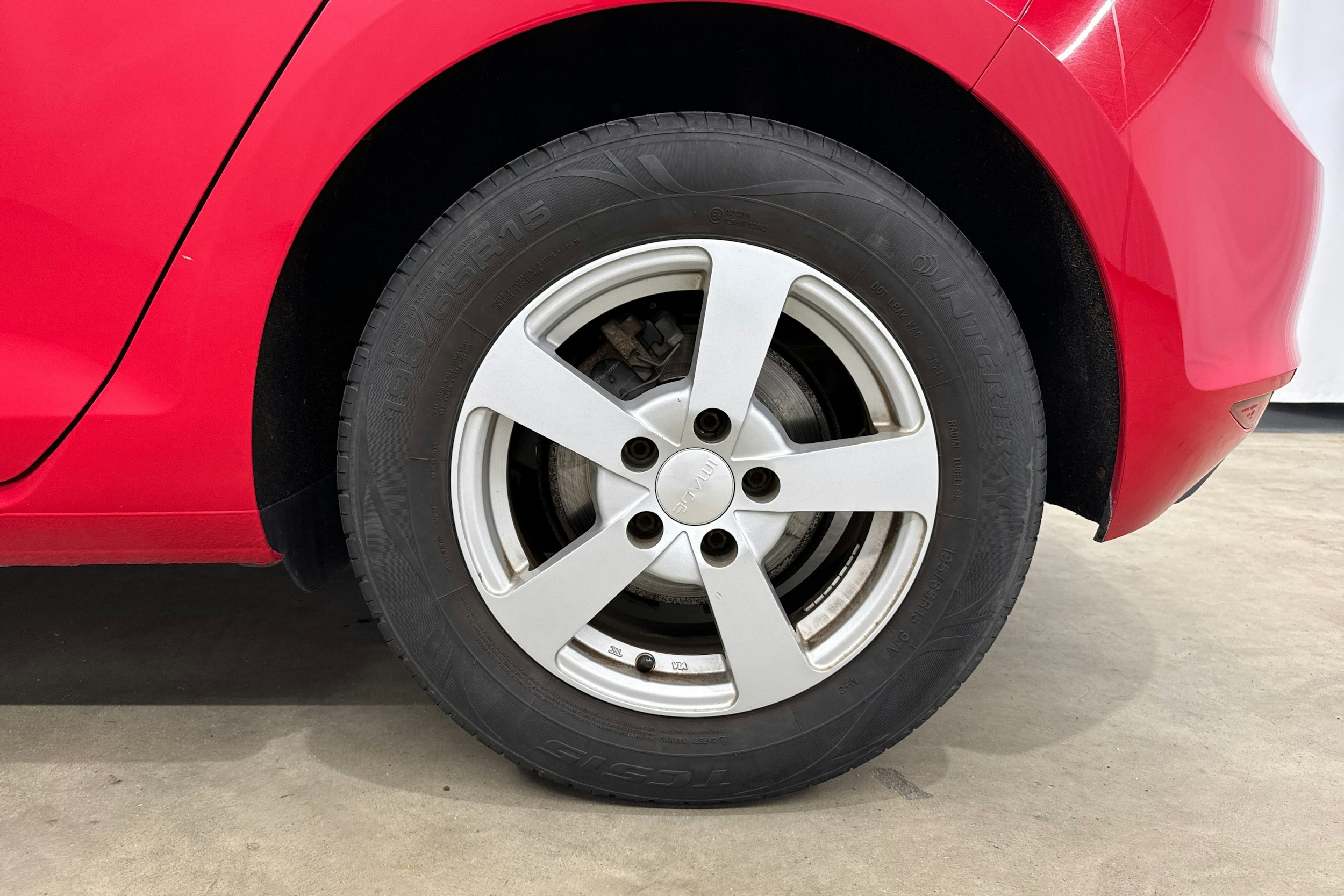 punainen Volkswagen Golf 2016 kuva 25.
