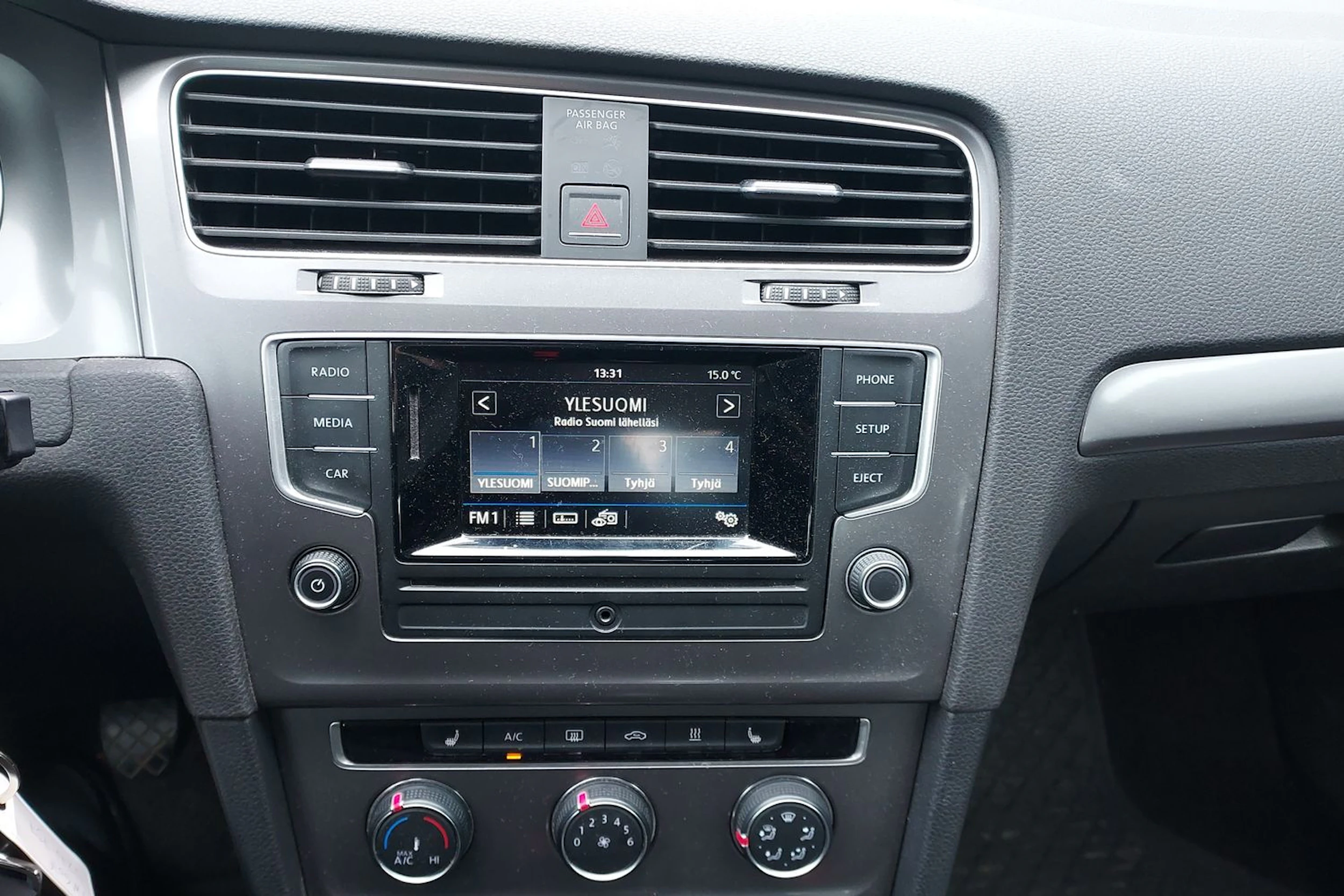 punainen Volkswagen Golf 2016 kuva 10.