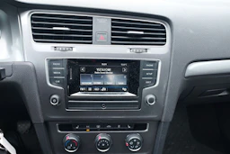 punainen Volkswagen Golf 2016 kuva 10.